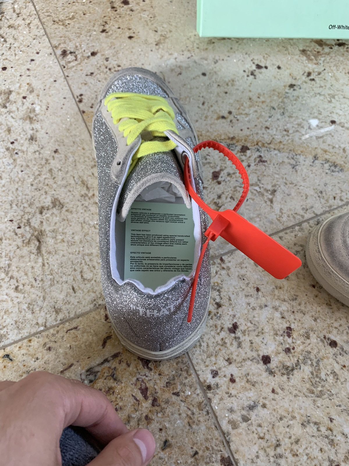 Off-White o1rshd1 Glitter 2.0 Sneakers in Silver Size US 8 / EU 41 - 15 Thumbnail