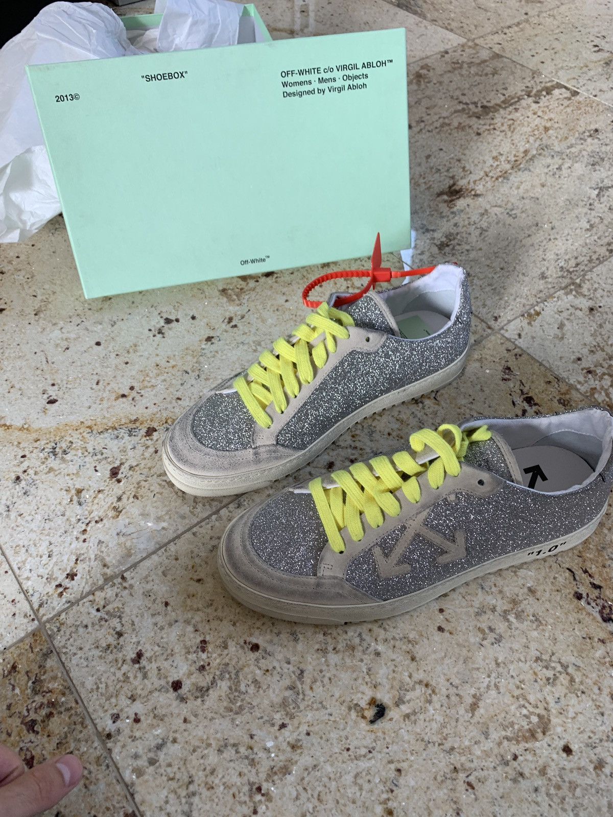 Off-White o1rshd1 Glitter 2.0 Sneakers in Silver Size US 8 / EU 41 - 10 Thumbnail