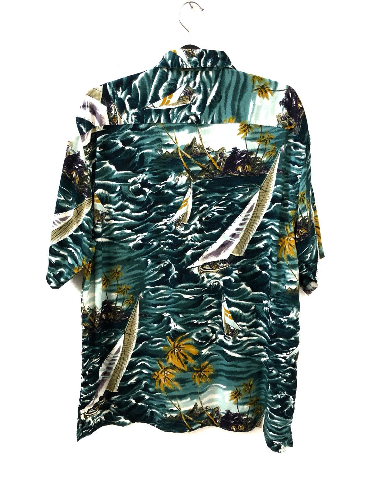 Tommy Bahama Vintage TB 100% Rayon Sail Boat Palm Tree Ocean Hawaiian Size US M / EU 48-50 / 2 - 10 Thumbnail