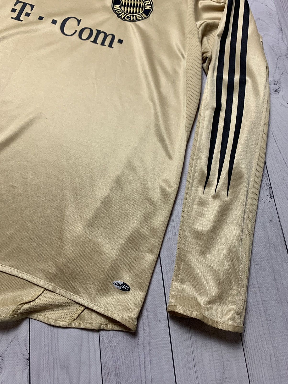 Adidas × Vintage Vintage soccer jersey Bayern Munich long sleeve gold size S Size US S / EU 44-46 / 1 - 2 Thumbnail