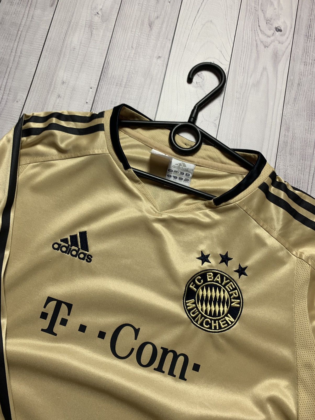 Adidas × Vintage Vintage soccer jersey Bayern Munich long sleeve gold size S Size US S / EU 44-46 / 1 - 5 Thumbnail