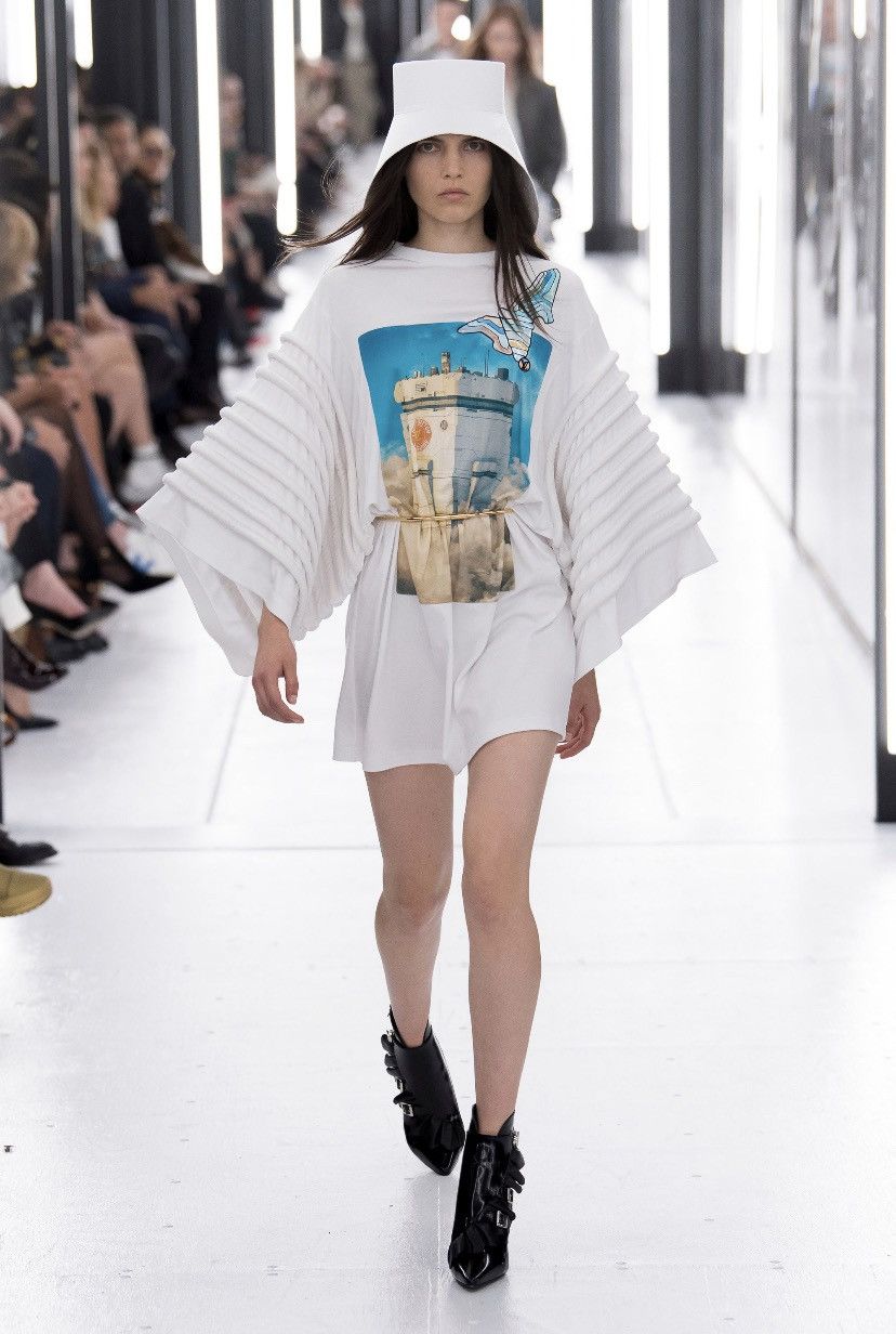 Louis Vuitton SS19 Louis Vuitton (Womenswear Collection) Space-age T Shirt Size ONE SIZE - 2 Thumbnail