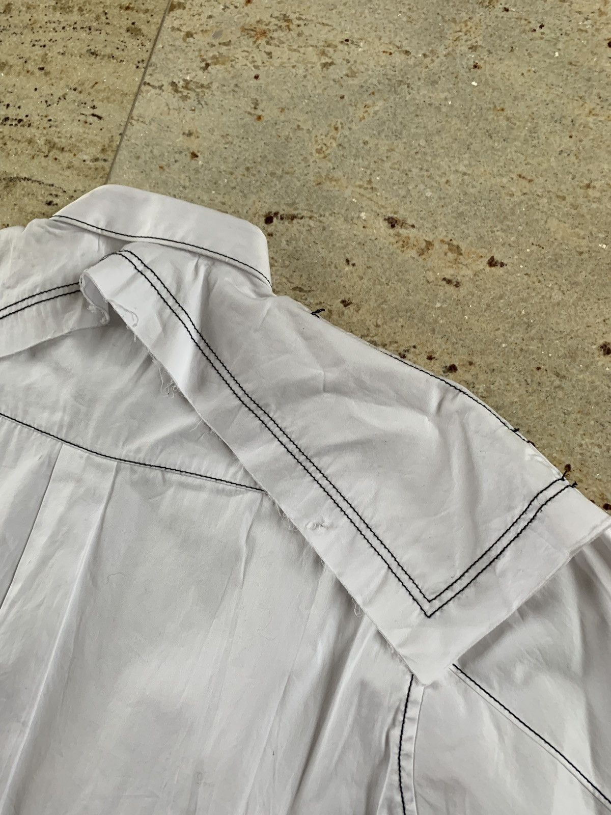 Comme des Garcons Back Attache Button Up In White With Black Stitch Size US M / EU 48-50 / 2 - 23 Thumbnail