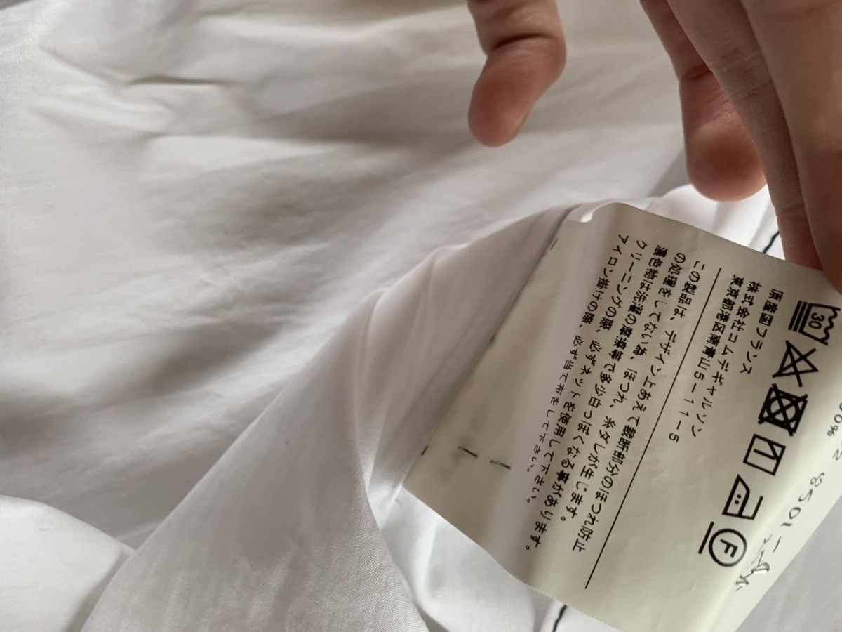 Comme des Garcons Back Attache Button Up In White With Black Stitch Size US M / EU 48-50 / 2 - 16 Thumbnail