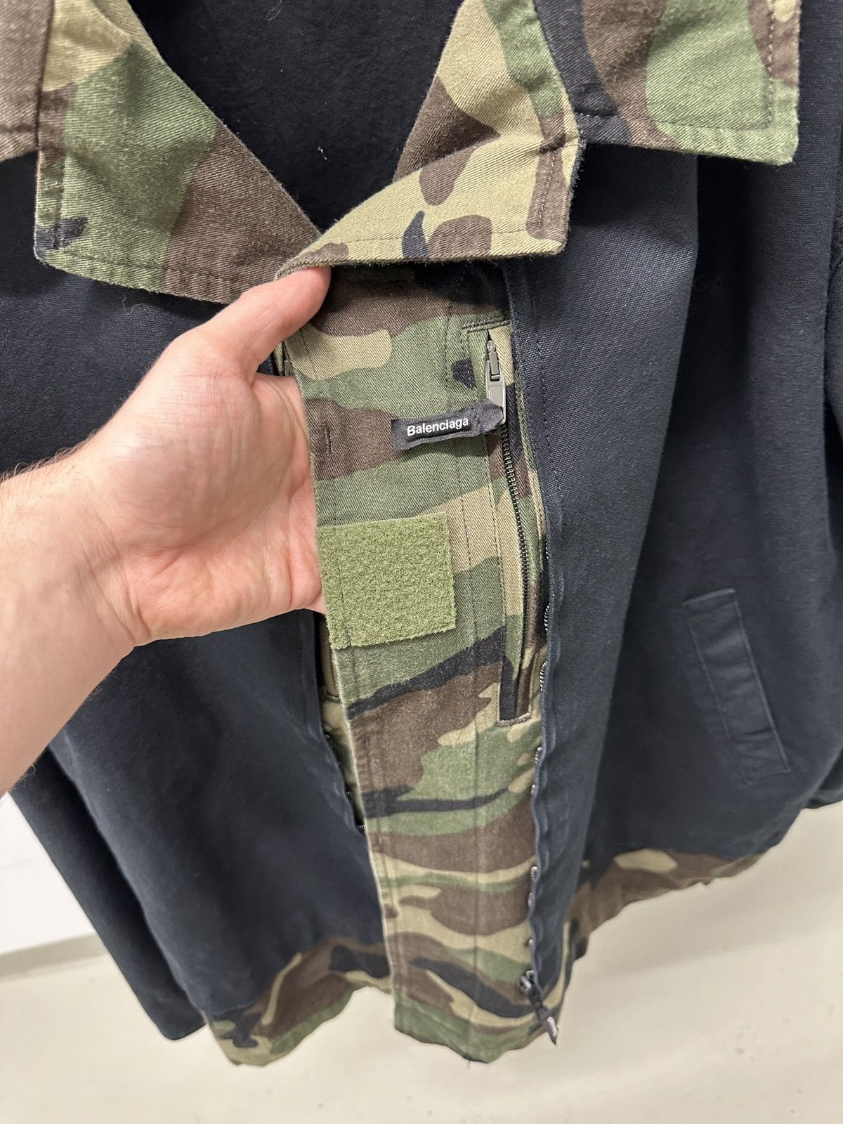 Balenciaga *RARE* AW 18 Camo trucker denim jacket Size US M / EU 48-50 / 2 - 3 Thumbnail