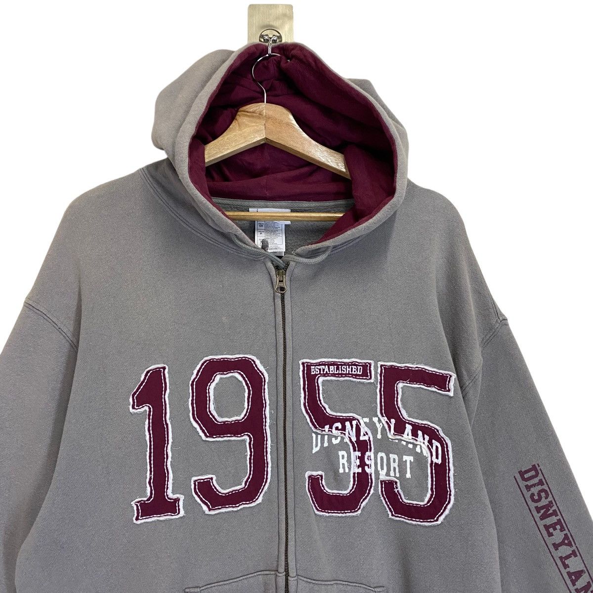 Disney × Vintage Disney Parks Authentic Big Logo Zipper Hoodie Size US M / EU 48-50 / 2 - 4 Thumbnail