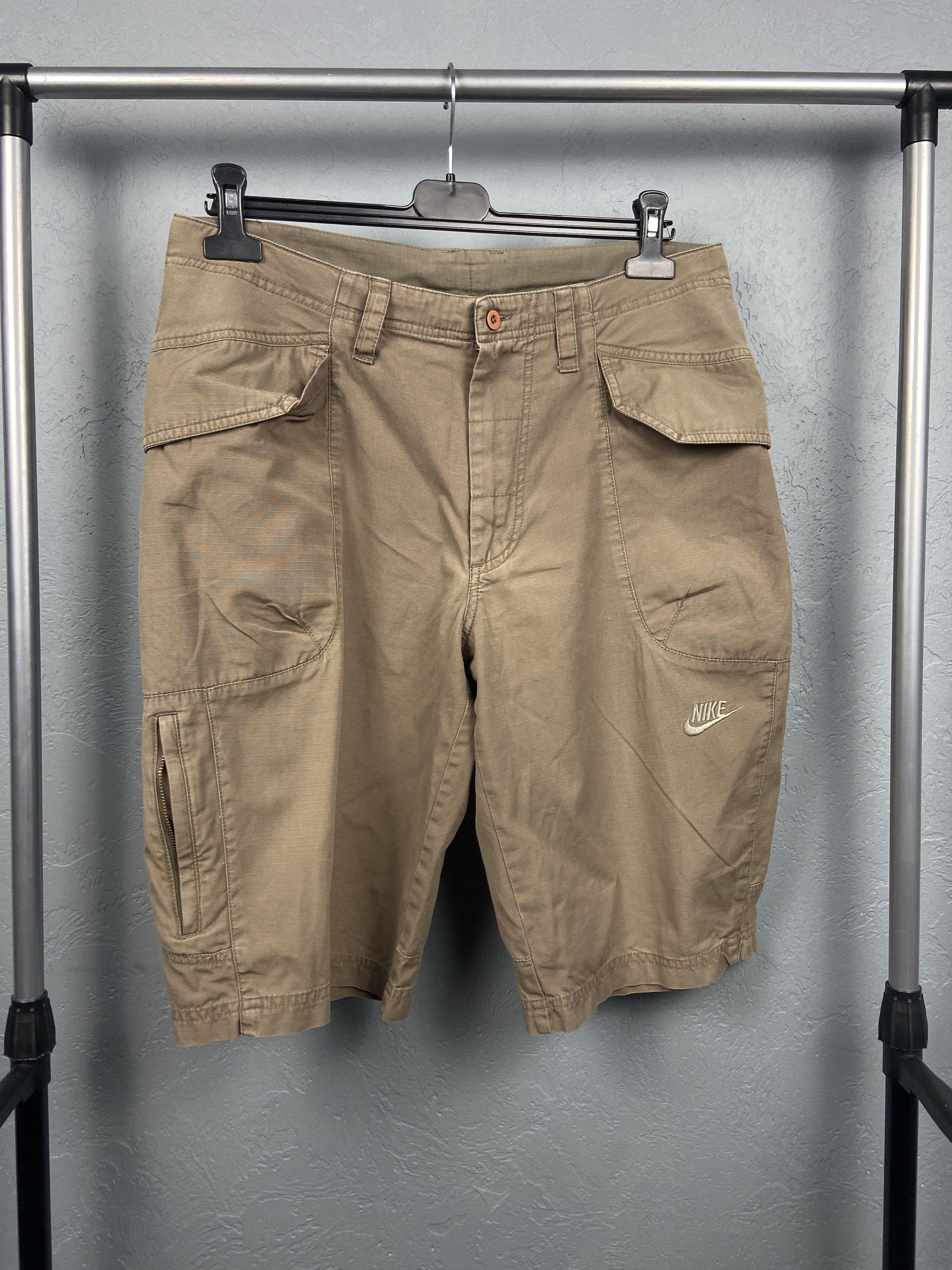 Nike Vintage Mens Cargo Shorts Y2K Brown Swoosh