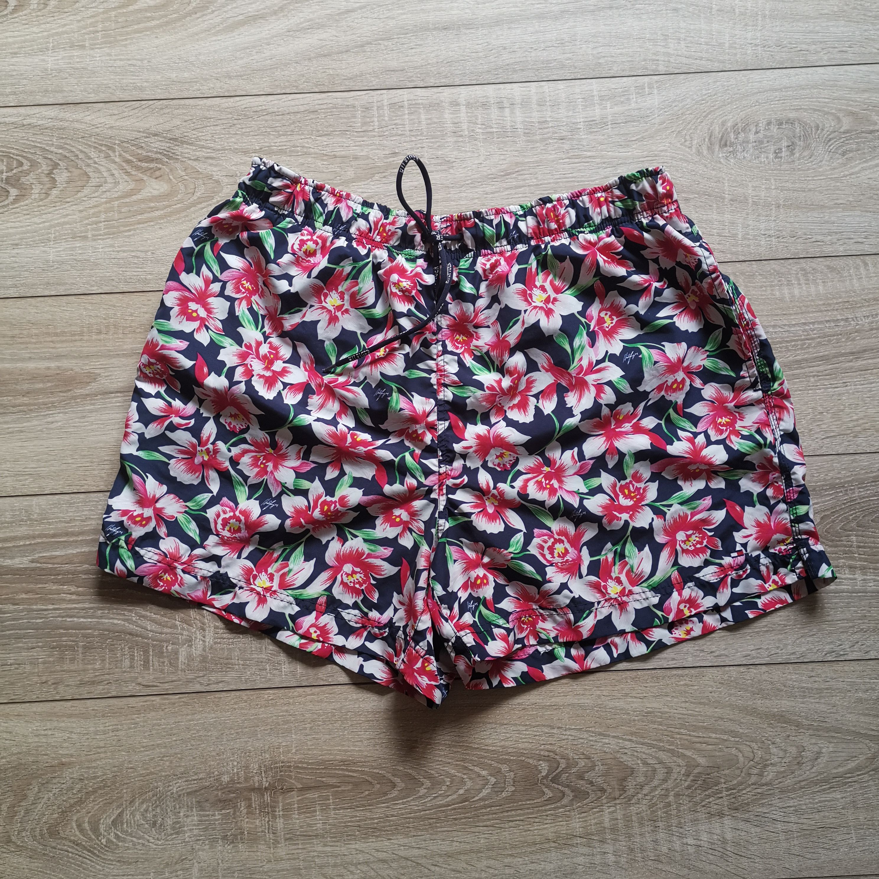 Tommy Hilfiger Tommy Hilfiger flower shorts Size US 38 / EU 54 - 1 Thumbnail
