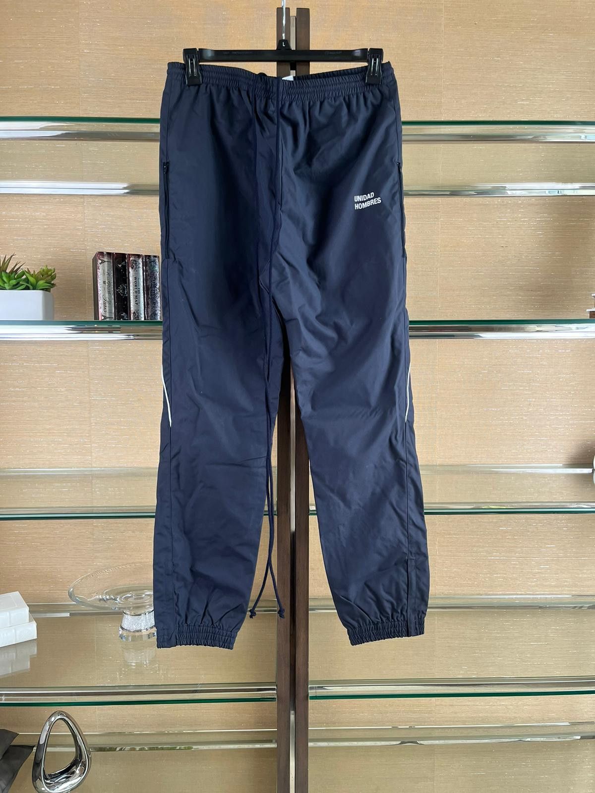 image of Vetements Logo Unidad Hombres Track Sweatpants In Navy, Men's (Size 30)