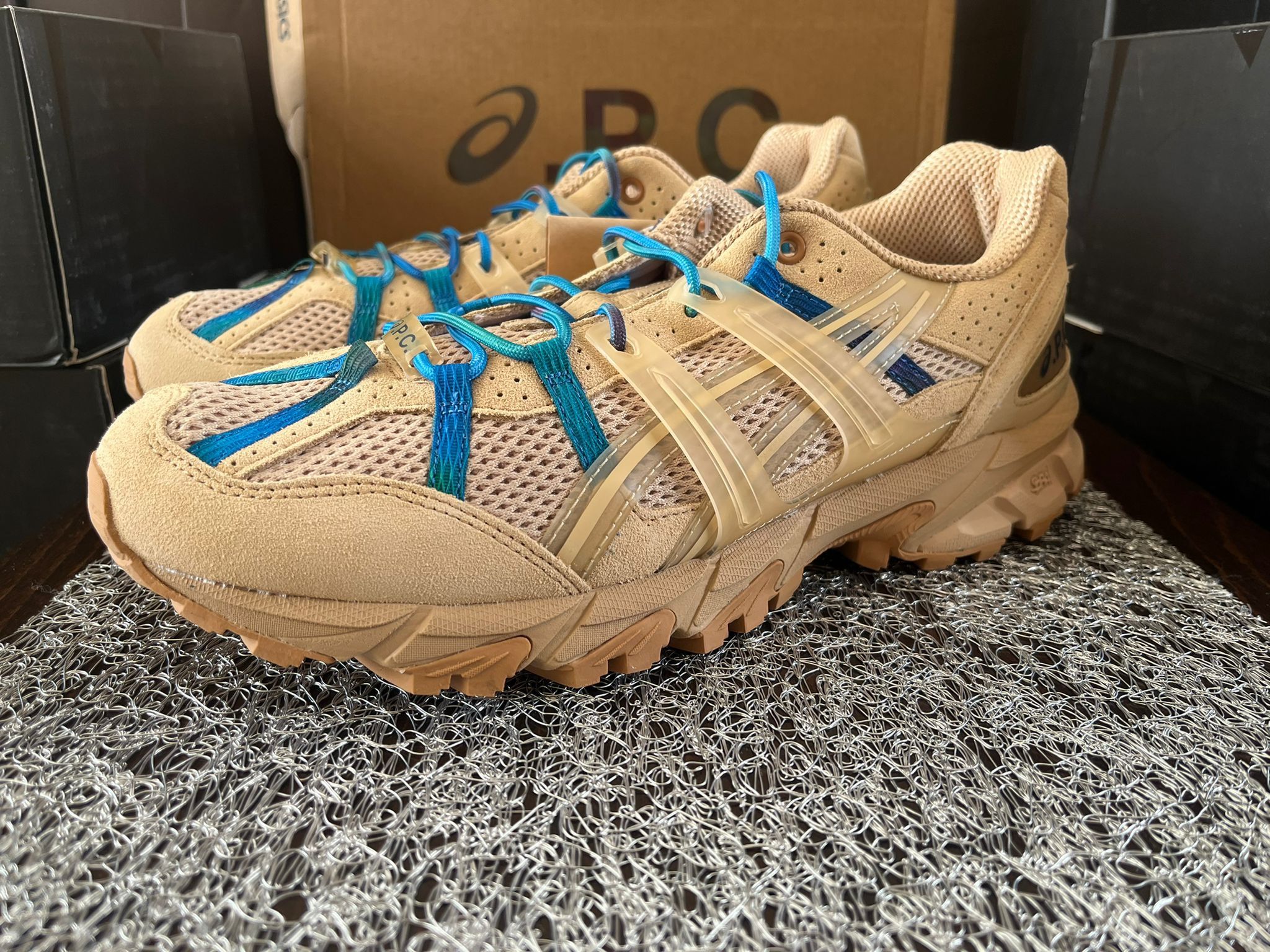 A.P.C. × Asics Gel Sonoma 15-50 in Dune Size US 10 / EU 43 - 2 Thumbnail