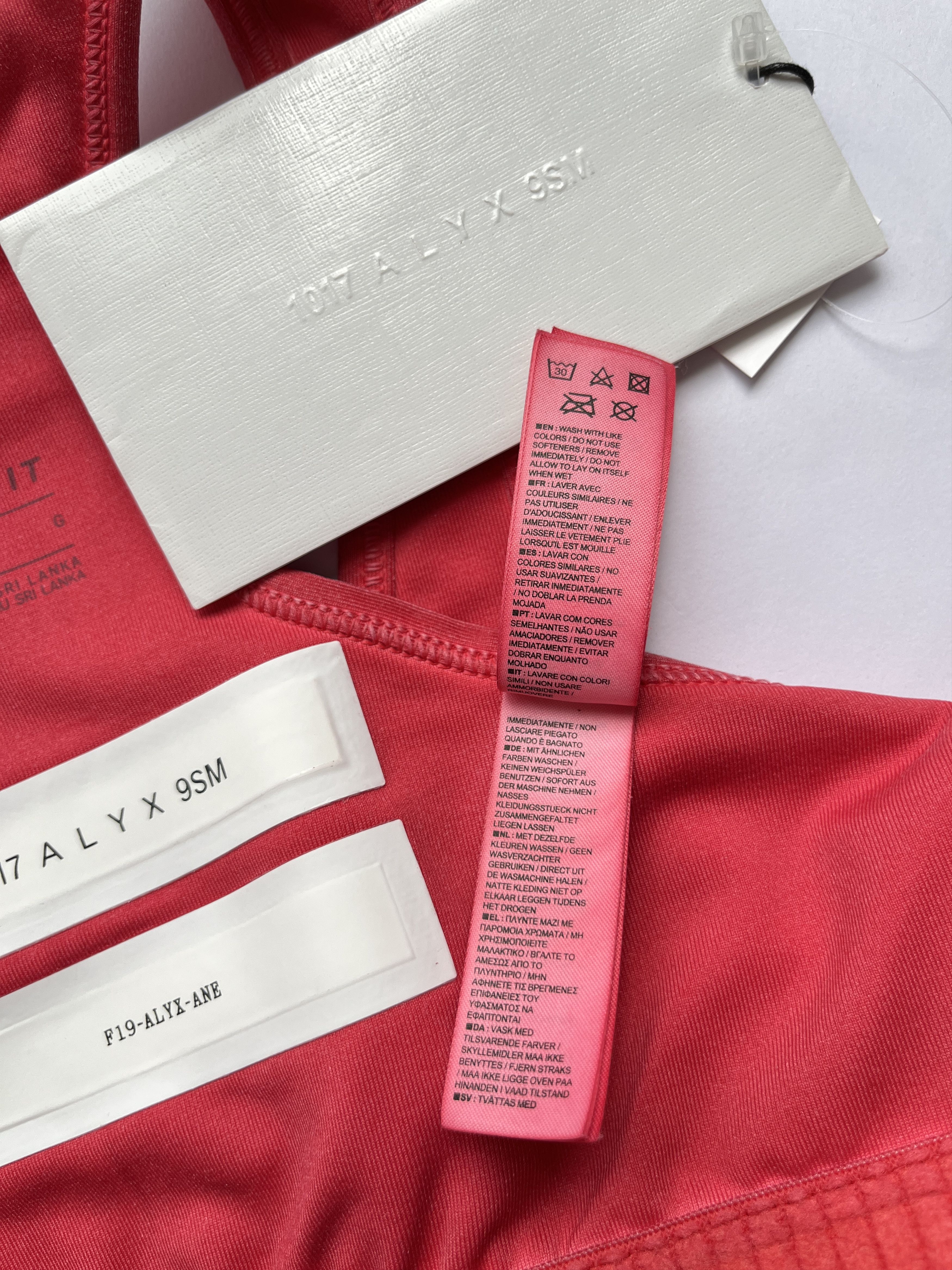 1017 ALYX 9SM ⚡️QUICK SALE⚡️1017 ALYX 9SM x Nike Red Sports Bra Tank Top Size L / US 10 / IT 46 - 4 Thumbnail