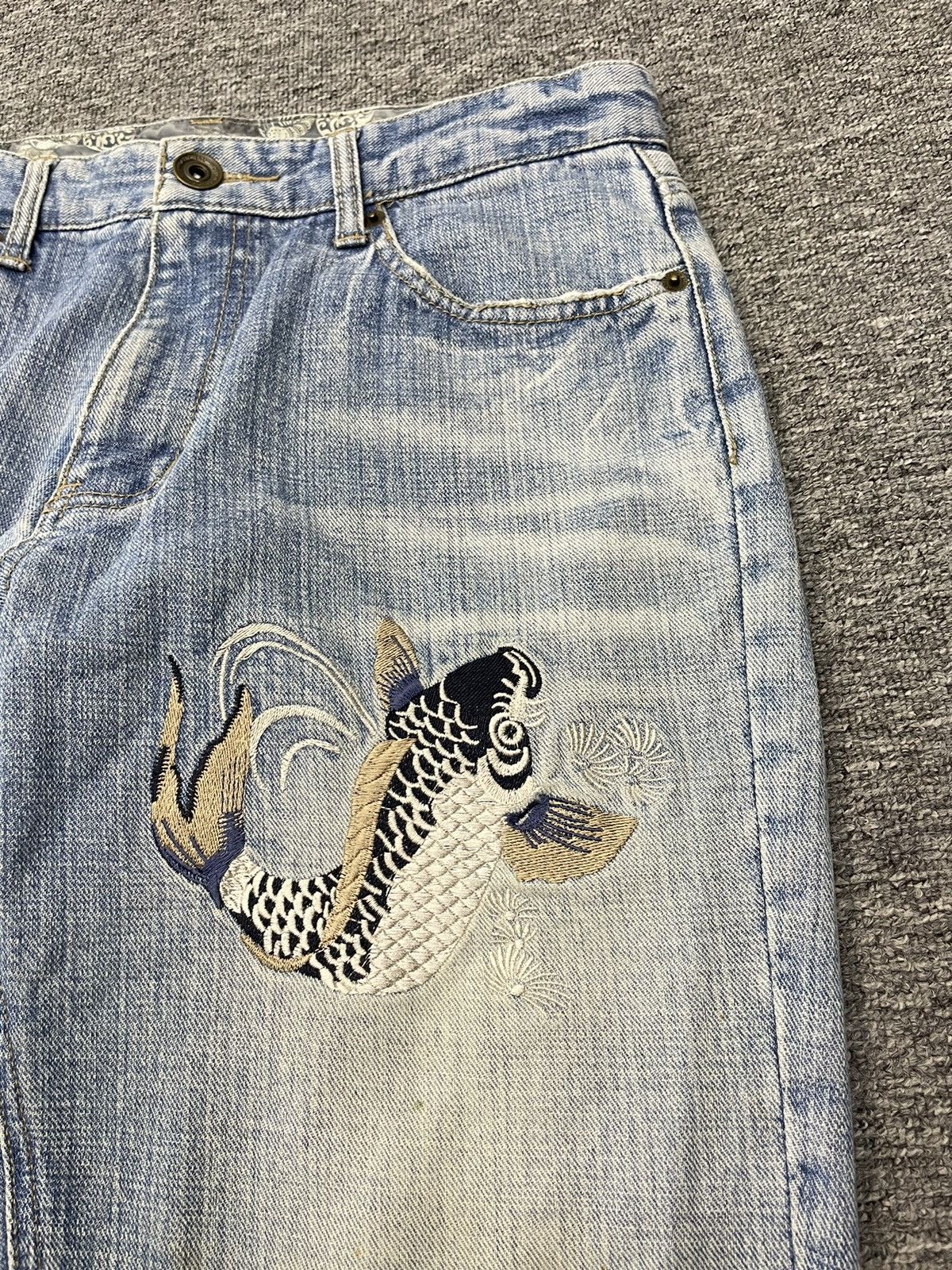 Japanese Brand Vintage Koi Fish Embroidery Jeans Sukajan Karakuri Tamashi Size US 32 / EU 48 - 4 Thumbnail