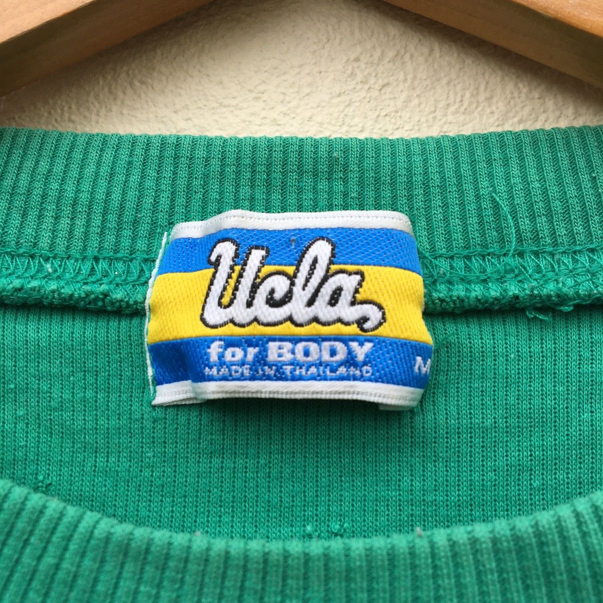 Vintage Vintage AMERICAN UCLA BRUINS BEAR Sweatshirt Size US L / EU 52-54 / 3 - 10 Thumbnail