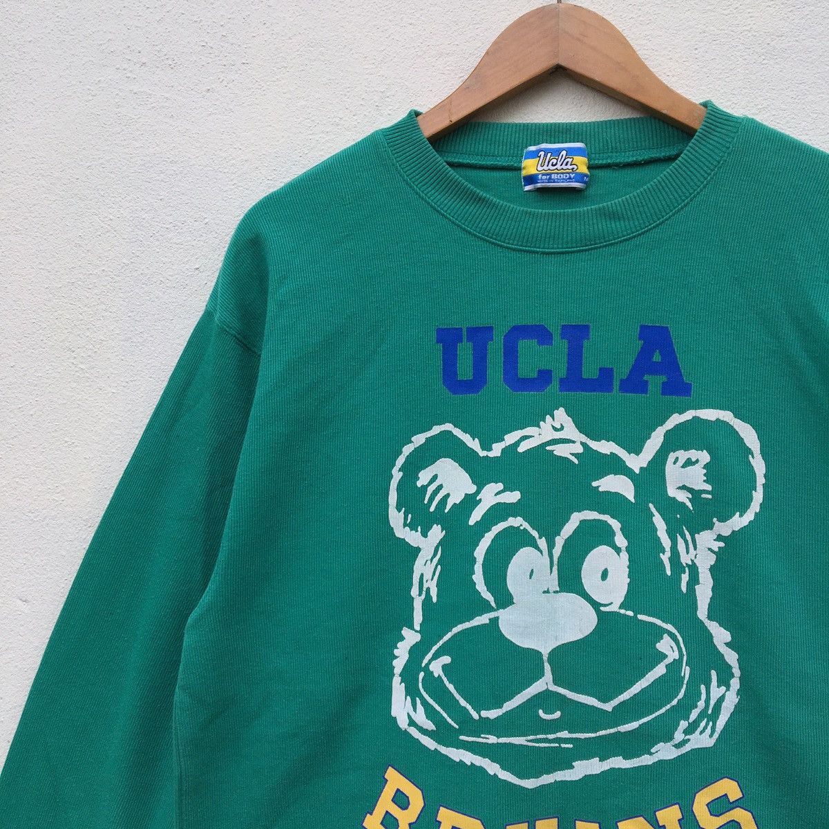 Vintage Vintage AMERICAN UCLA BRUINS BEAR Sweatshirt Size US L / EU 52-54 / 3 - 5 Thumbnail