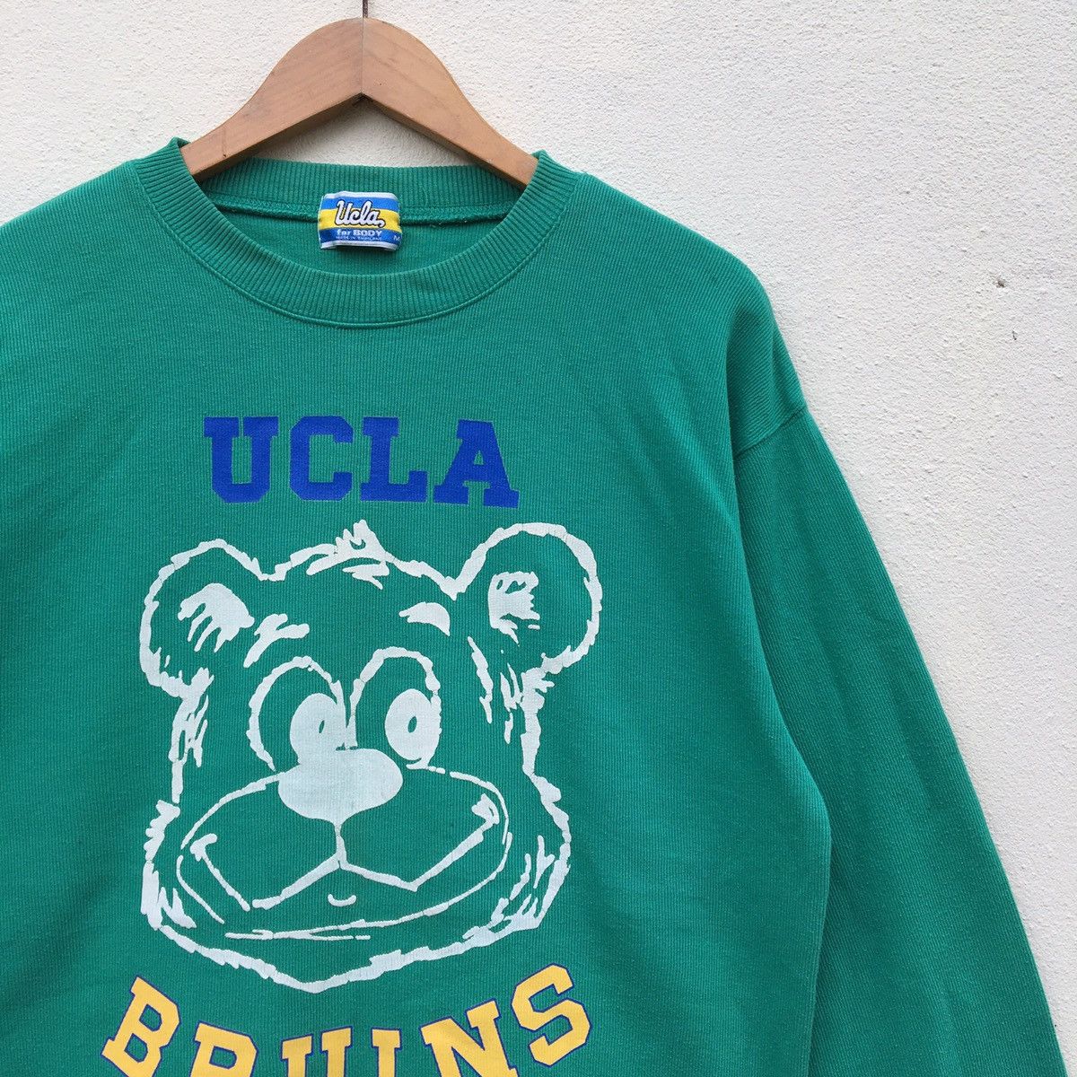 Vintage Vintage AMERICAN UCLA BRUINS BEAR Sweatshirt Size US L / EU 52-54 / 3 - 4 Thumbnail