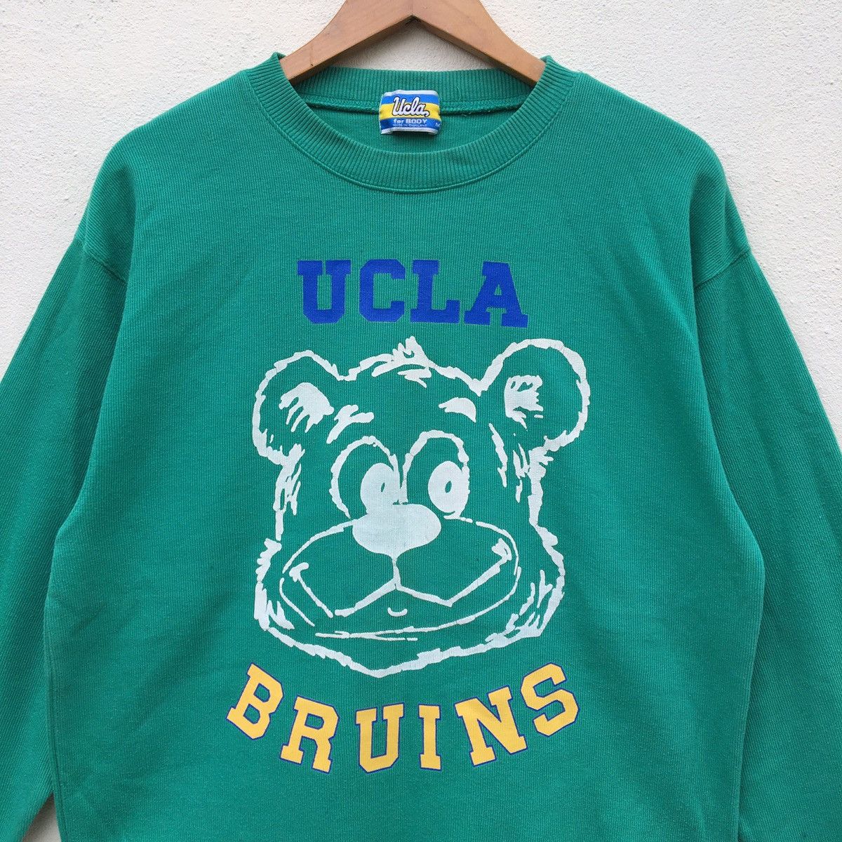 Vintage Vintage AMERICAN UCLA BRUINS BEAR Sweatshirt Size US L / EU 52-54 / 3 - 2 Thumbnail