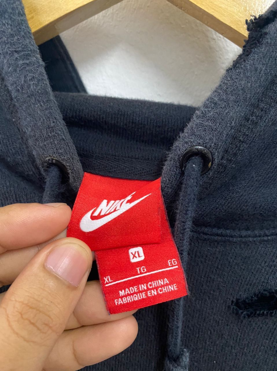 Nike × Vintage Distressed Nike Snake Skin Logo Hoodie Size US L / EU 52-54 / 3 - 13 Thumbnail