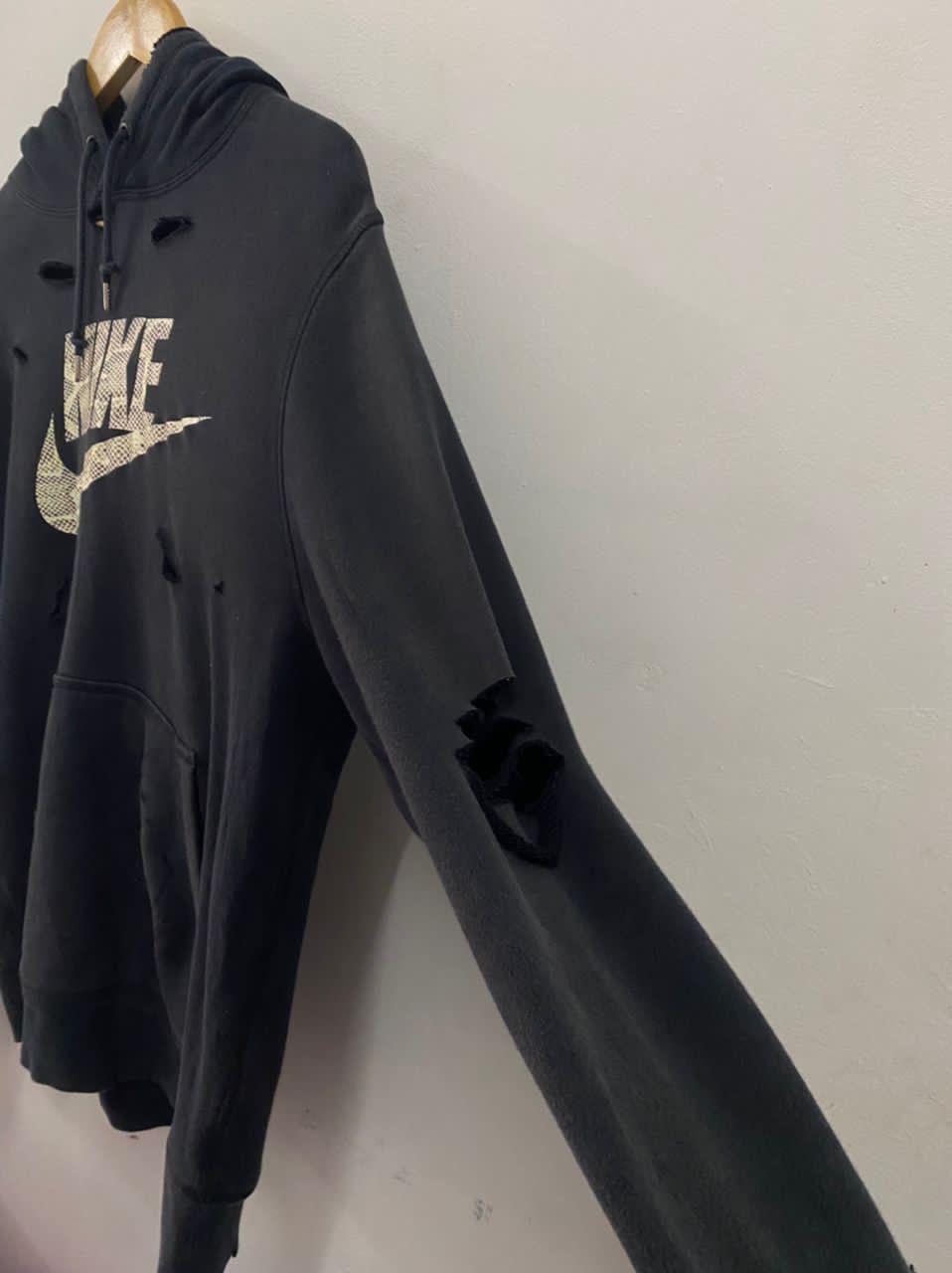 Nike × Vintage Distressed Nike Snake Skin Logo Hoodie Size US L / EU 52-54 / 3 - 5 Thumbnail