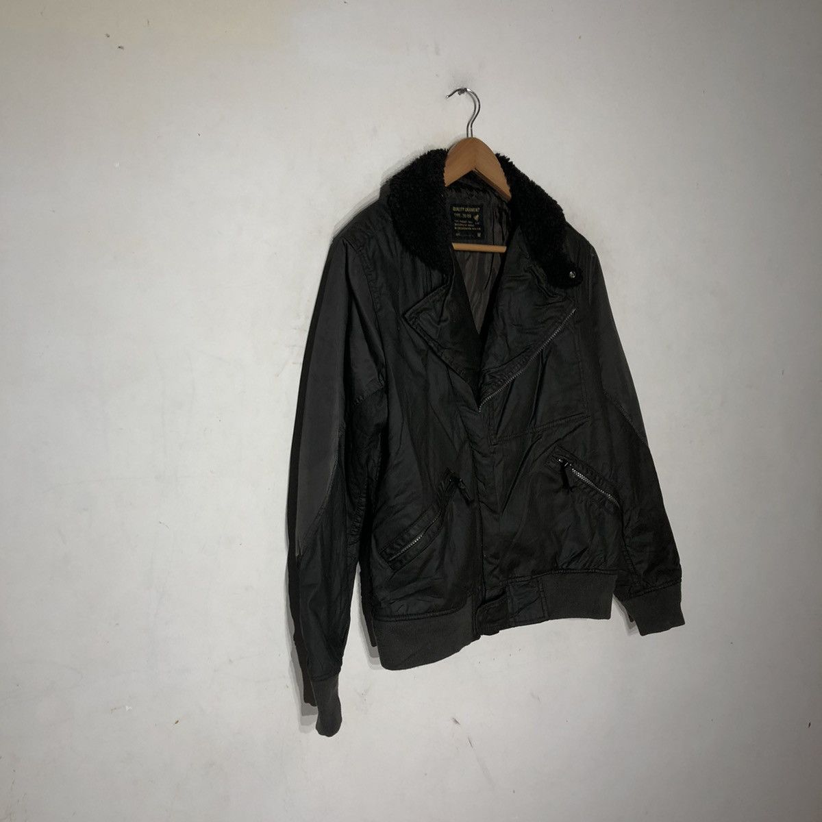 Japanese Brand DOUBLE BREAST QUALITY GARMENT TYPE: 20-09 UNIQLO MILITARY Size US M / EU 48-50 / 2 - 3 Thumbnail