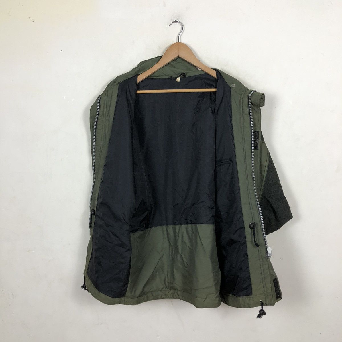 Japanese Brand WINDSURFING CHIEMSEE ACTIVE WEAR MILITARY DESIGN SKI JACKET Size US S / EU 44-46 / 1 - 10 Thumbnail