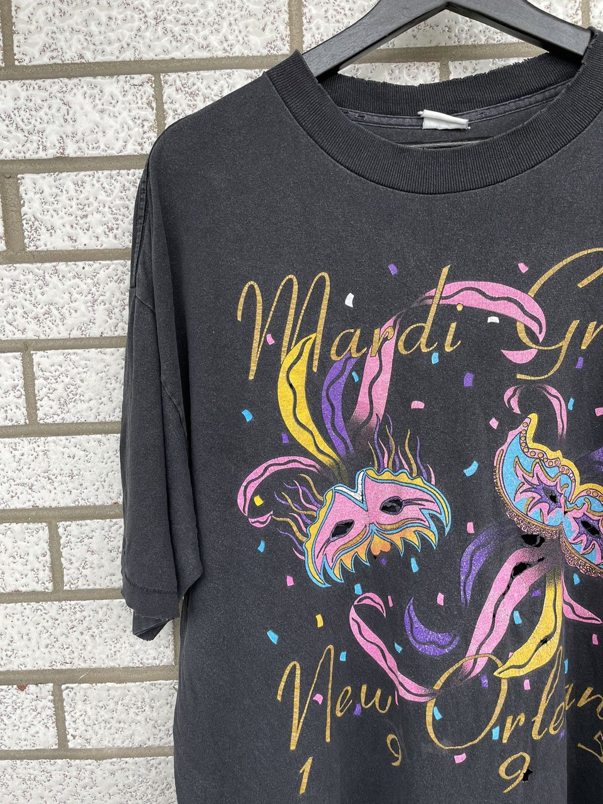 Band Tees × Vintage Vintage 1995 Mardi Gras Masquerade Graphic Single Stitch Size US XL / EU 56 / 4 - 2 Thumbnail