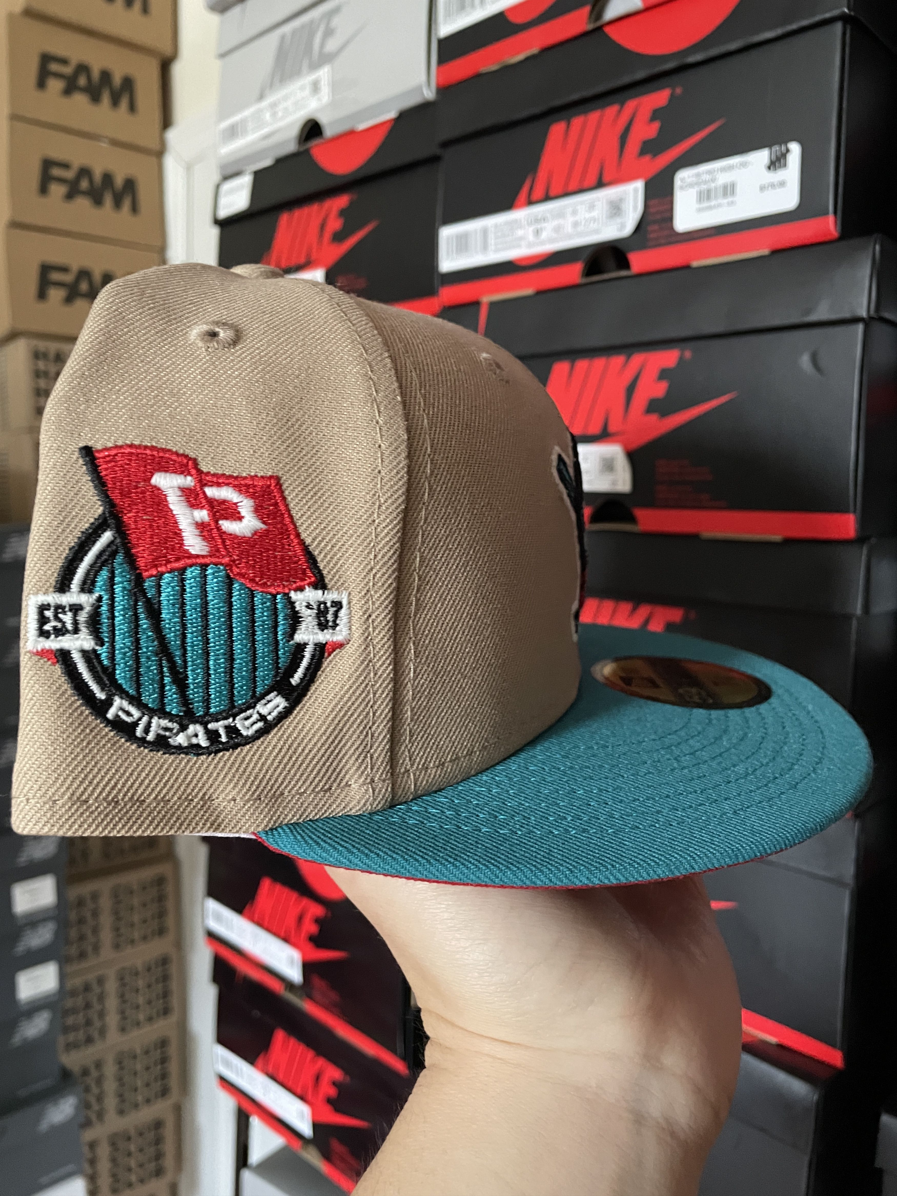 MLB × New Era Sportsworld Pocahontas Pittsburgh Pirates 7 1/8 Camel Teal Size ONE SIZE - 3 Thumbnail