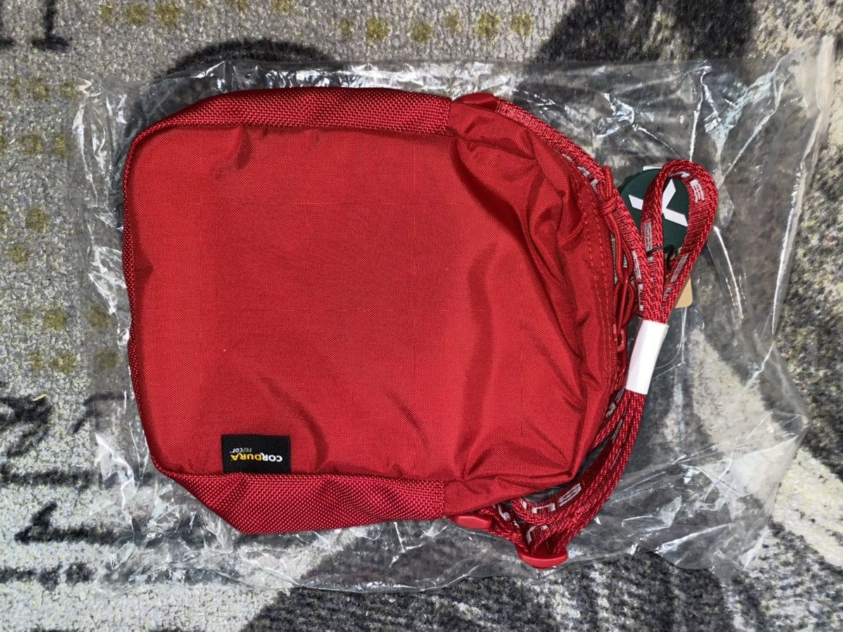 Supreme outlets red fw22 shoulder bag