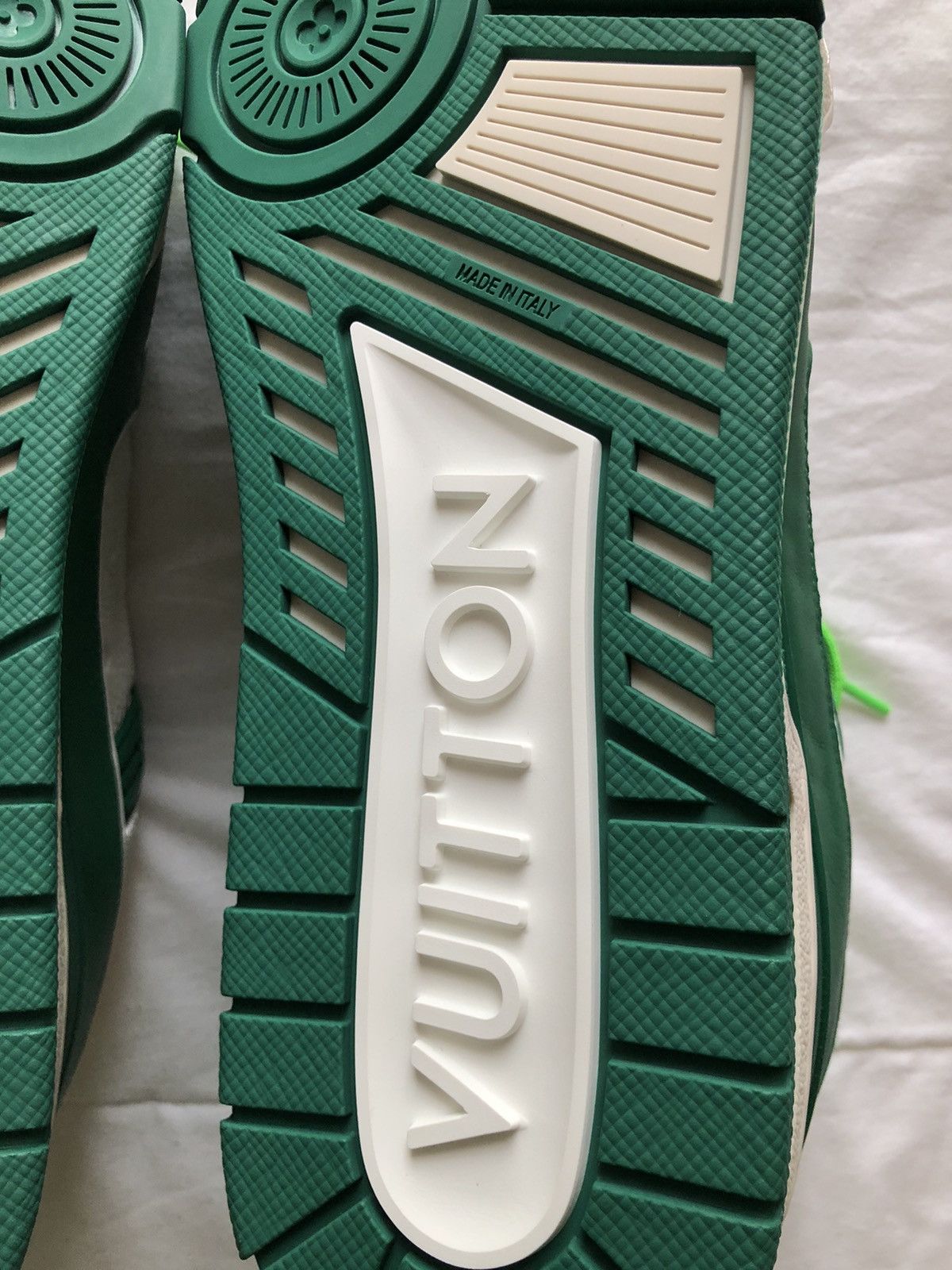 Louis Vuitton Louis Vuitton Green/White LV Trainers Size US 12 / EU 45 - 9 Thumbnail