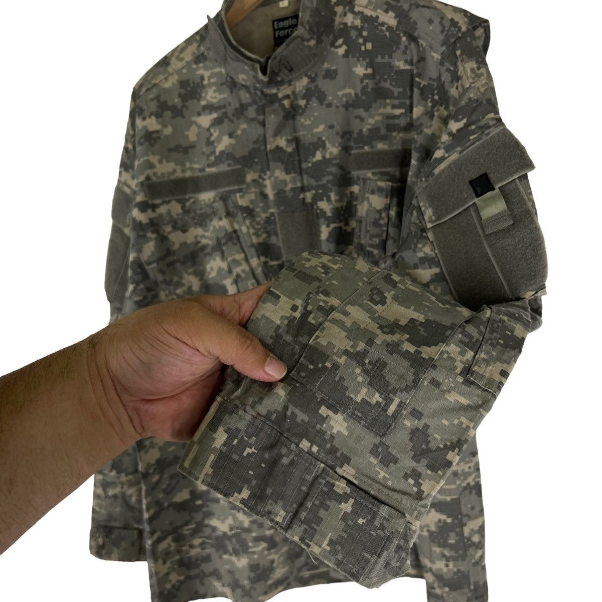 Vintage VINTAGE MILITARY CAMO SURVIVAL JACKET EAGLE FORCE CARGO Size US L / EU 52-54 / 3 - 7 Thumbnail
