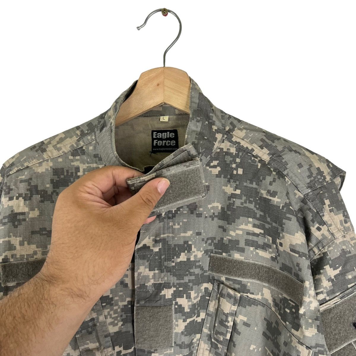 Vintage VINTAGE MILITARY CAMO SURVIVAL JACKET EAGLE FORCE CARGO Size US L / EU 52-54 / 3 - 8 Thumbnail