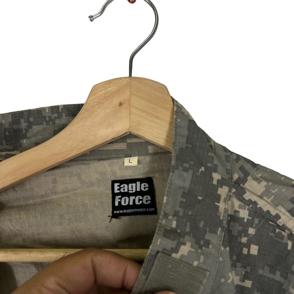 Vintage VINTAGE MILITARY CAMO SURVIVAL JACKET EAGLE FORCE CARGO Size US L / EU 52-54 / 3 - 11 Thumbnail