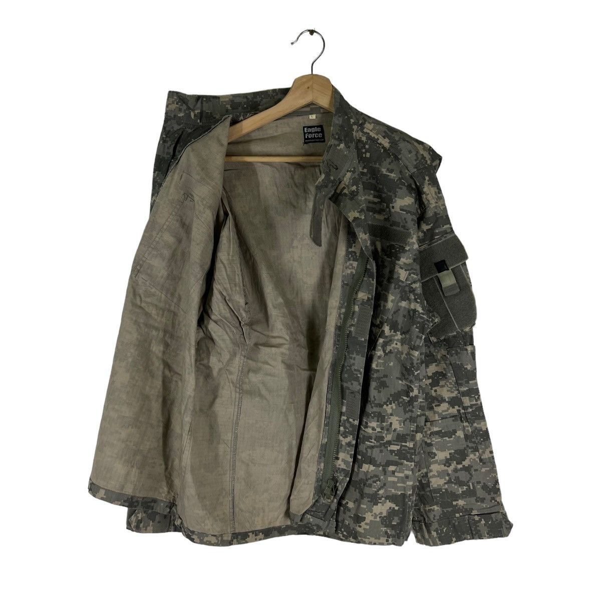 Vintage VINTAGE MILITARY CAMO SURVIVAL JACKET EAGLE FORCE CARGO Size US L / EU 52-54 / 3 - 10 Thumbnail