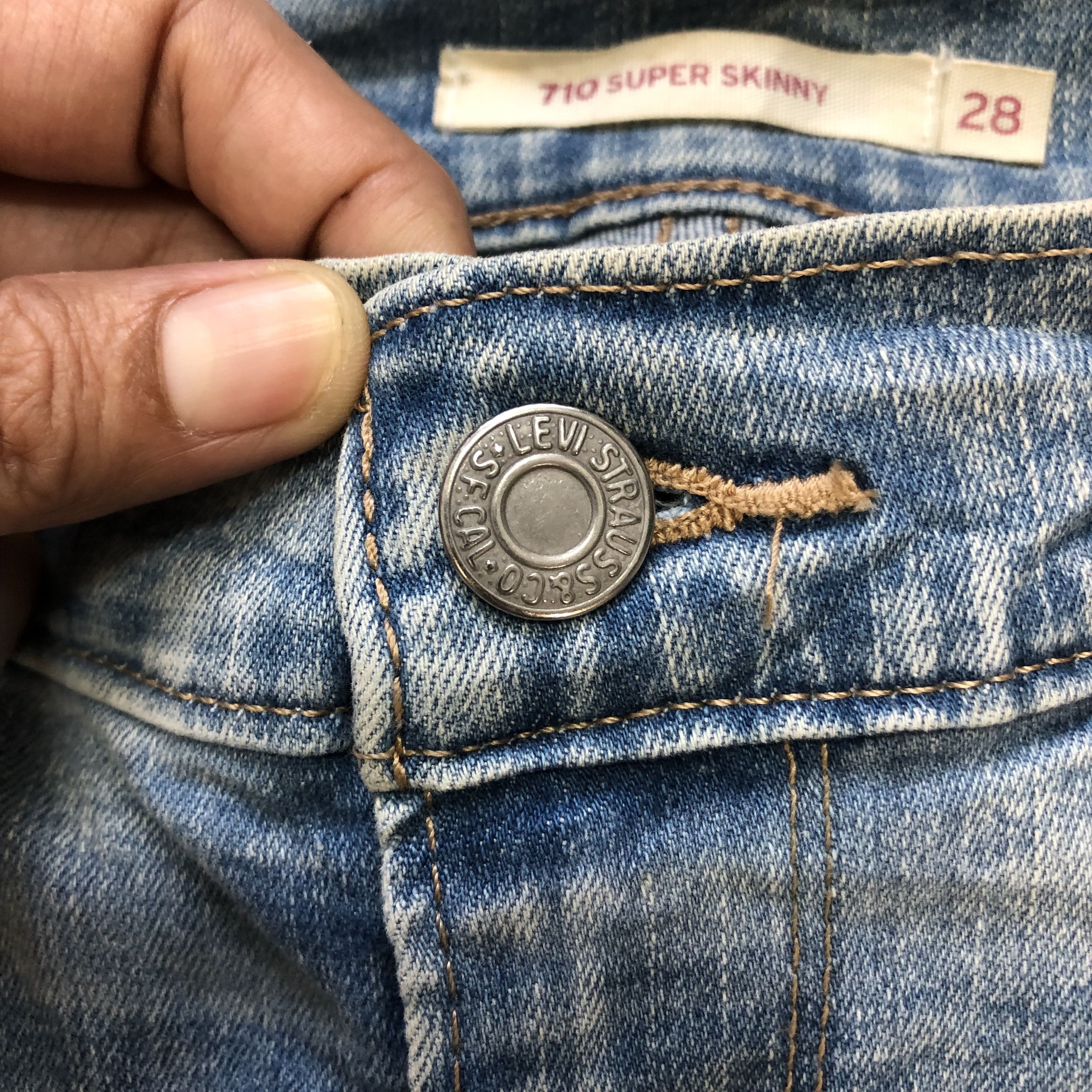 Levi's TRASHED🔥 LEVIS 710 SUPER SKINNY JEANS #7047-107 Size 26" / US 2 / IT 38 - 6 Thumbnail