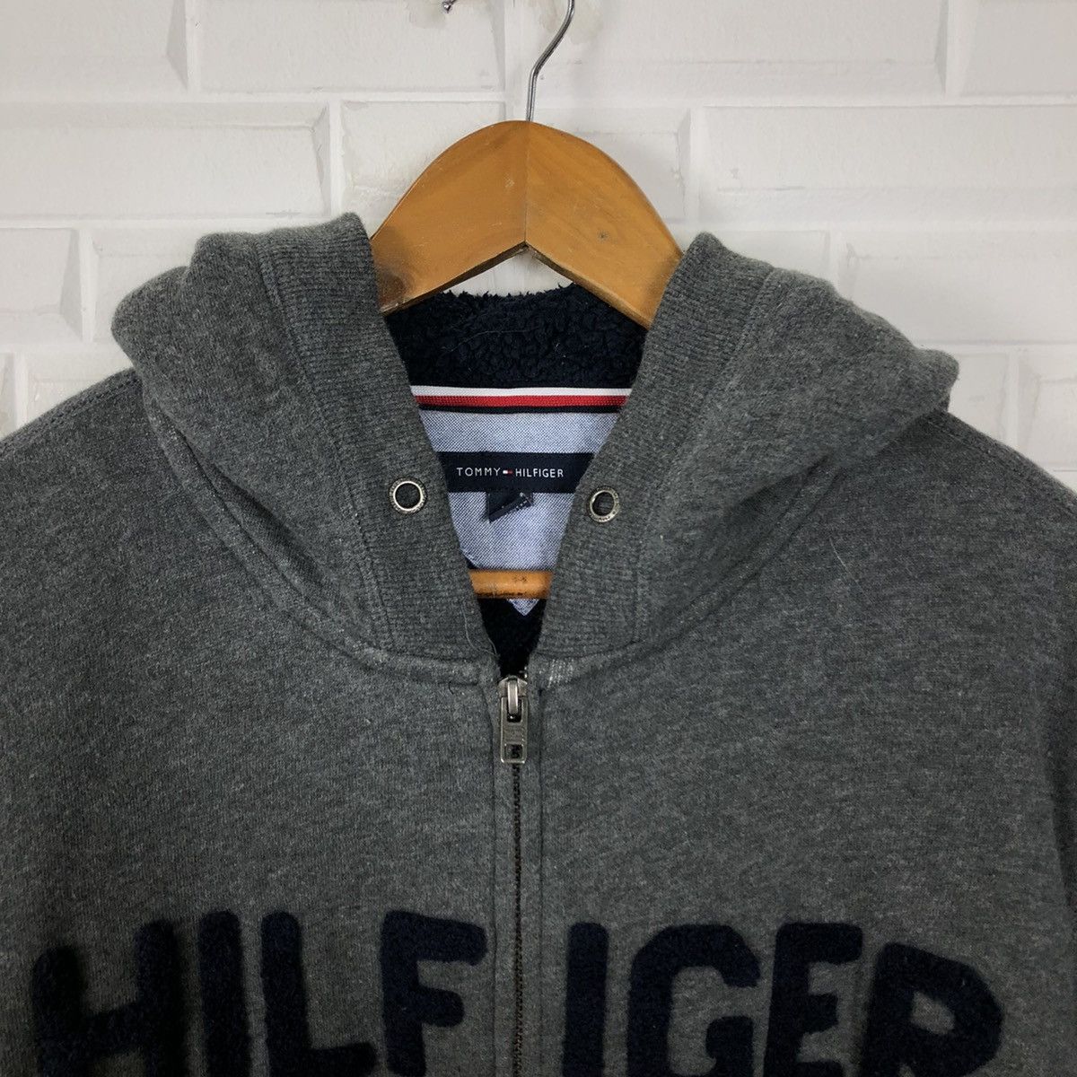 Japanese Brand TOMMY HILFIGER HOODIE BIG LOGO EMBROIDERED Size US L / EU 52-54 / 3 - 4 Thumbnail
