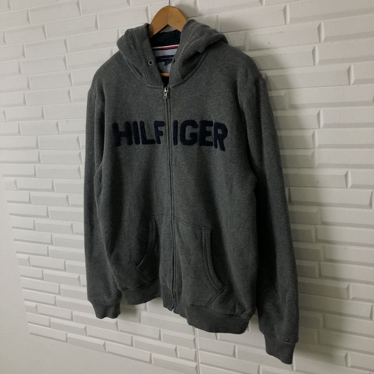Japanese Brand TOMMY HILFIGER HOODIE BIG LOGO EMBROIDERED Size US L / EU 52-54 / 3 - 2 Thumbnail