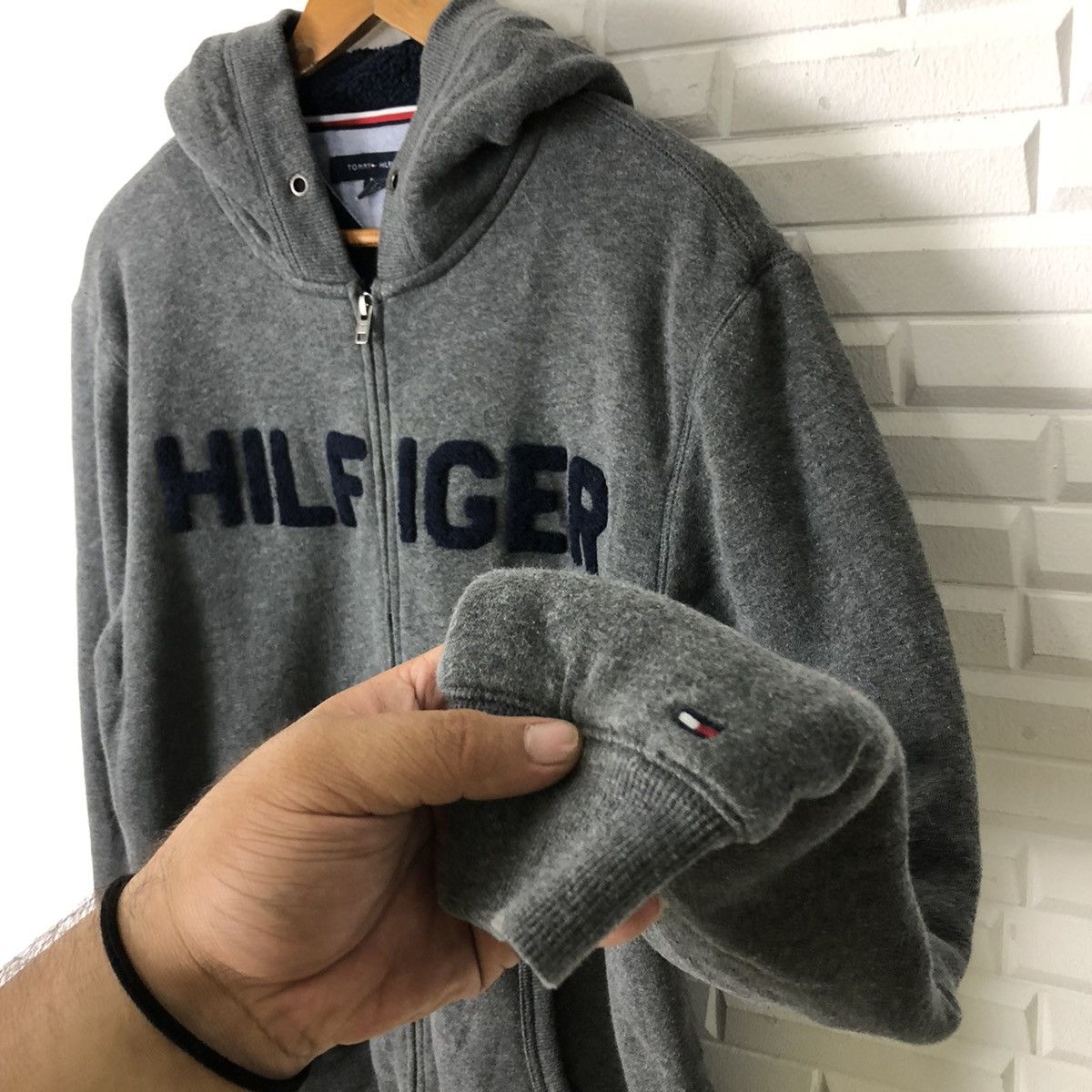 Japanese Brand TOMMY HILFIGER HOODIE BIG LOGO EMBROIDERED Size US L / EU 52-54 / 3 - 3 Thumbnail