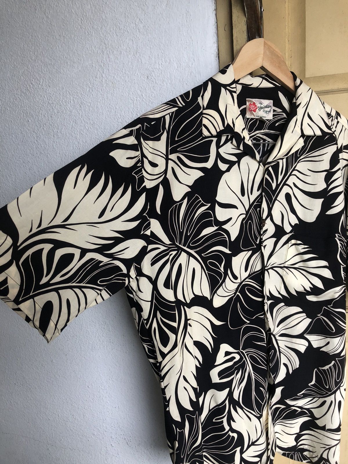 Vintage Vintage The Hawaiian Rayon Button Up Shirts Size US S / EU 44-46 / 1 - 11 Thumbnail