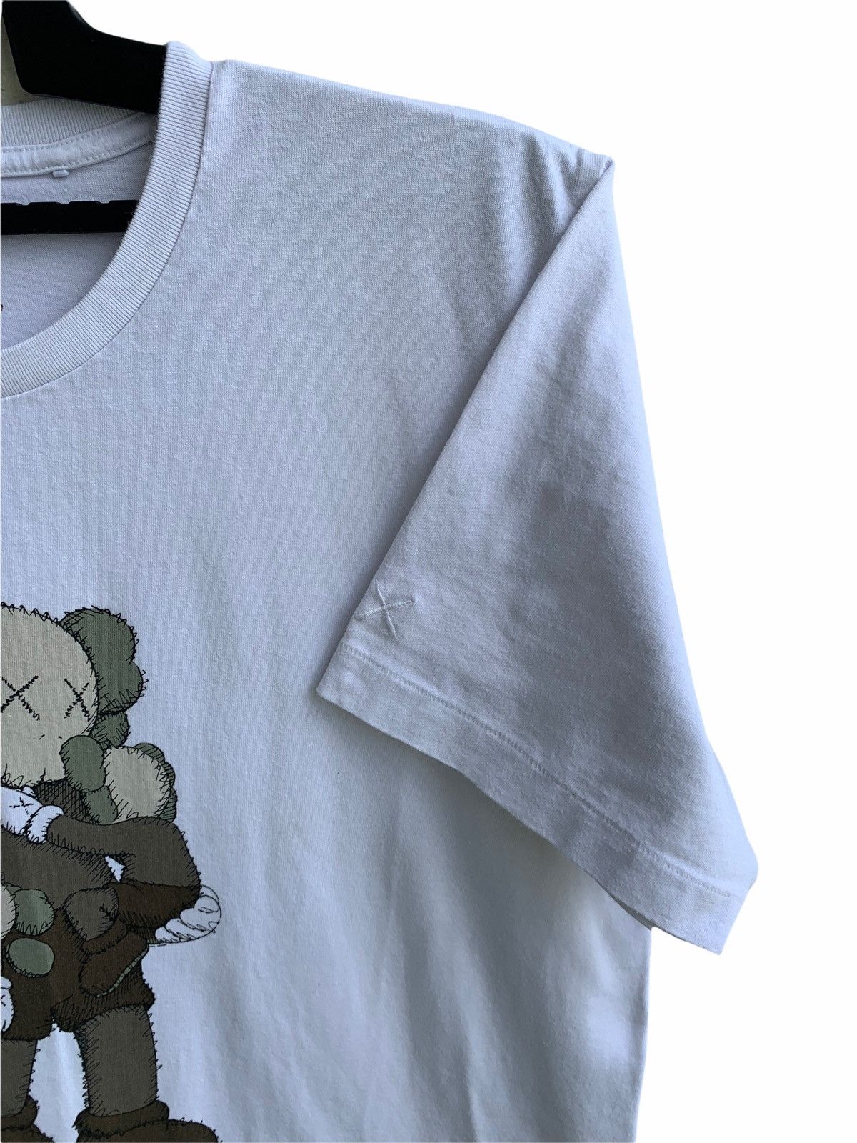 Kaws × Uniqlo UNIQLO × KAWS T Shirts XL Size US XL / EU 56 / 4 - 5 Thumbnail