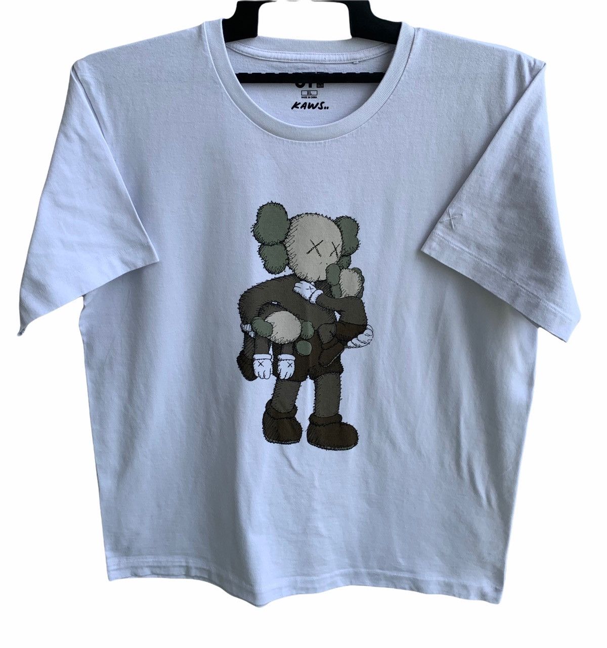 Kaws × Uniqlo UNIQLO × KAWS T Shirts XL Size US XL / EU 56 / 4 - 2 Thumbnail