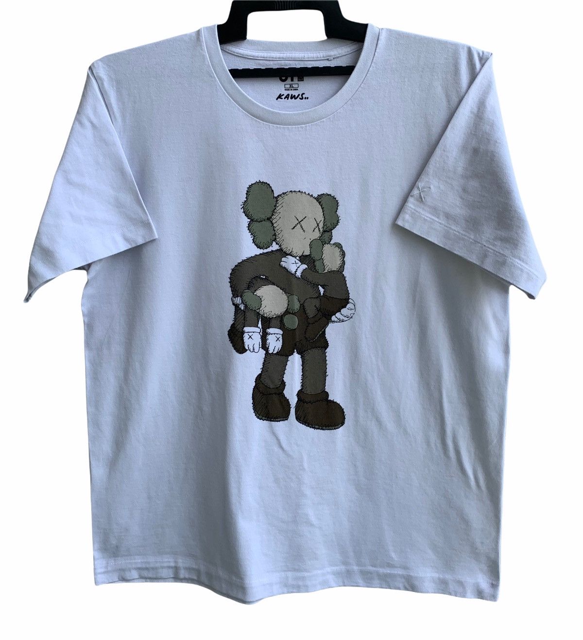 Kaws × Uniqlo UNIQLO × KAWS T Shirts XL Size US XL / EU 56 / 4 - 1 Thumbnail
