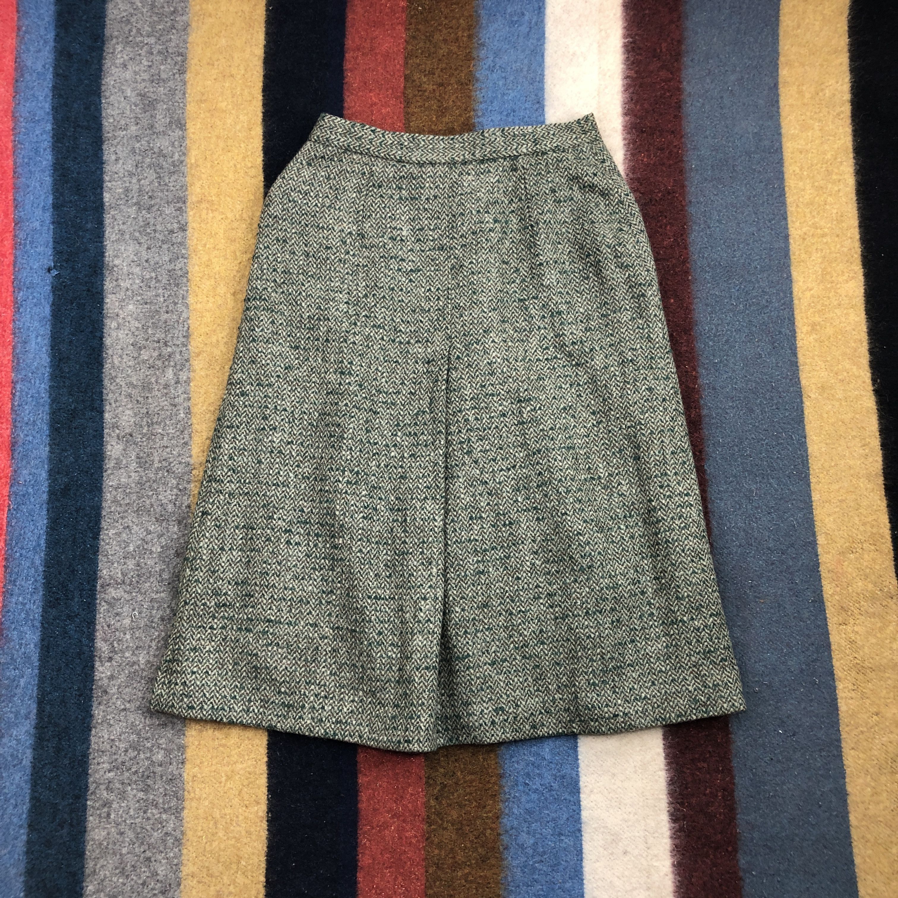 Vintage Vintage BIESSA MADE IN ITALY Viscosa Mini Skirt #0452/S Size 27" / US 4 / IT 40 - 7 Thumbnail