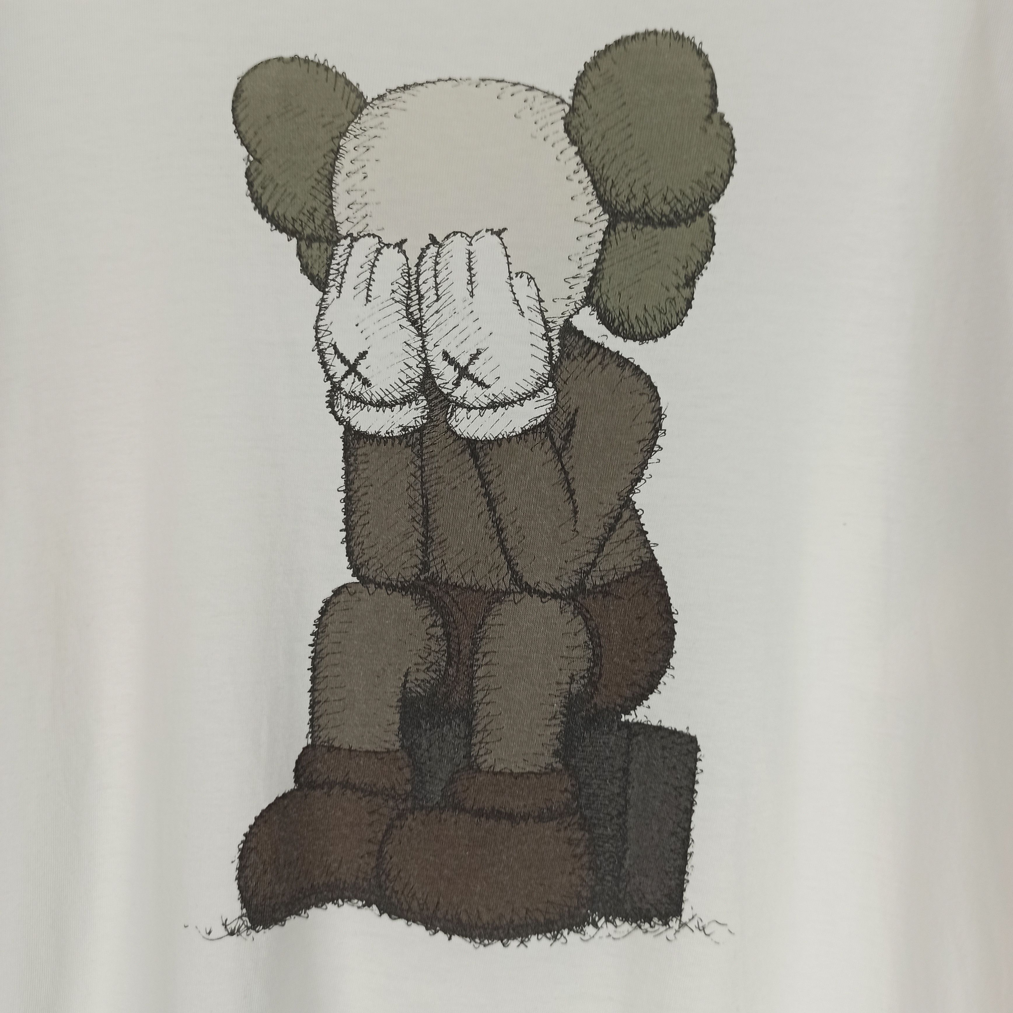 Anime Rare Kaws Sad X Uniqlo Tshirt Size US L / EU 52-54 / 3 - 2 Thumbnail