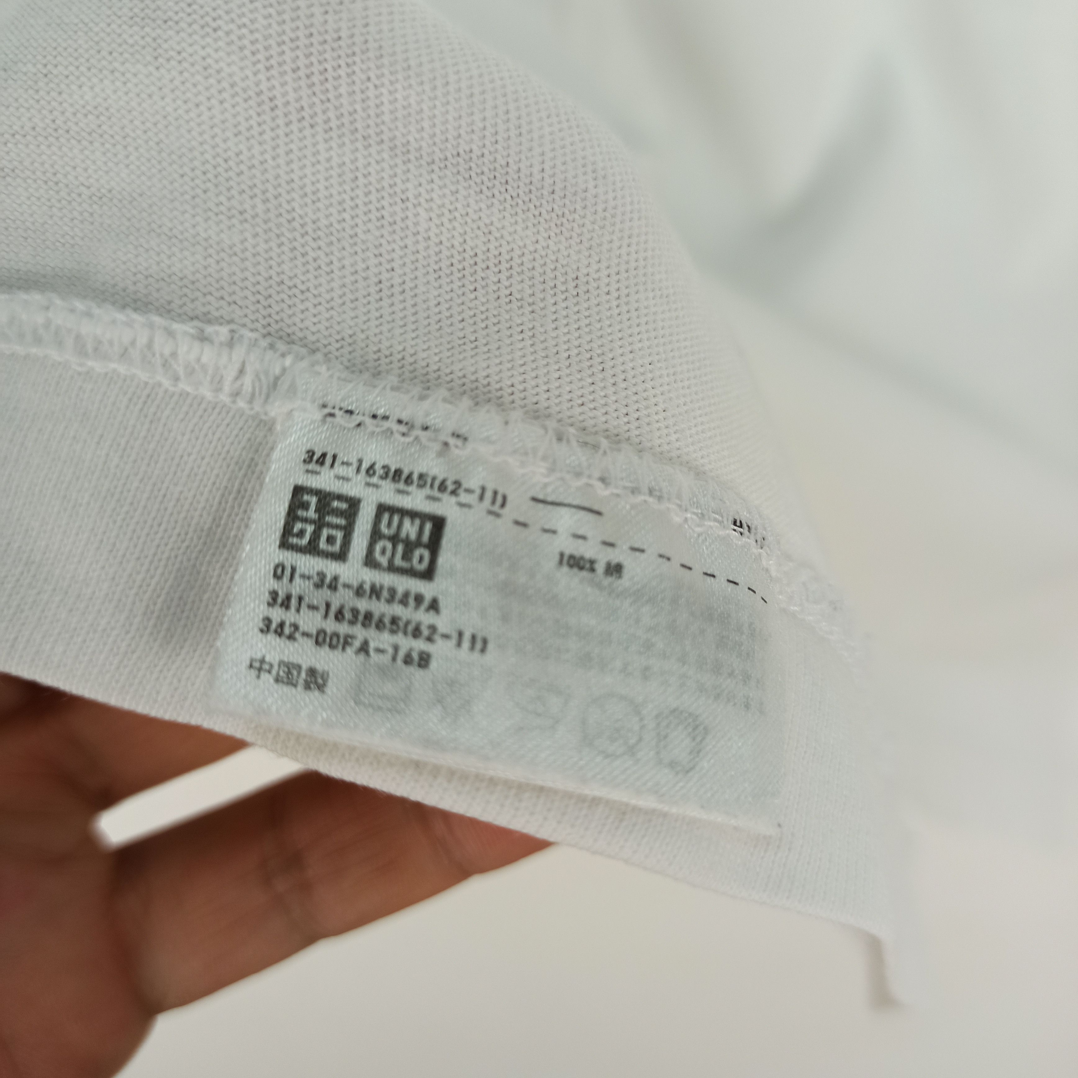 Anime Rare Kaws Sad X Uniqlo Tshirt Size US L / EU 52-54 / 3 - 6 Thumbnail