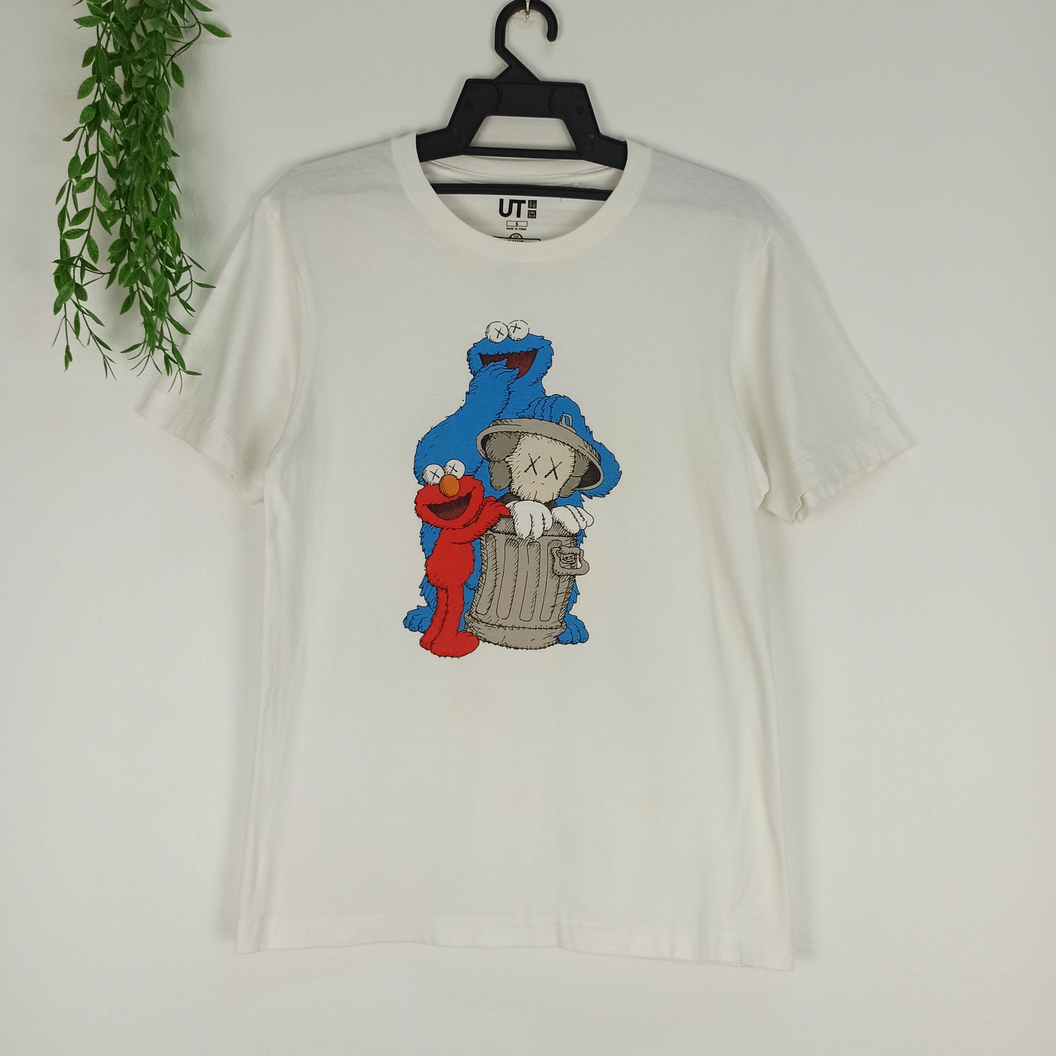 Cartoon Network Sesame Street X Kaws X Uniqlo Tshirt Size US S / EU 44-46 / 1 - 1 Thumbnail