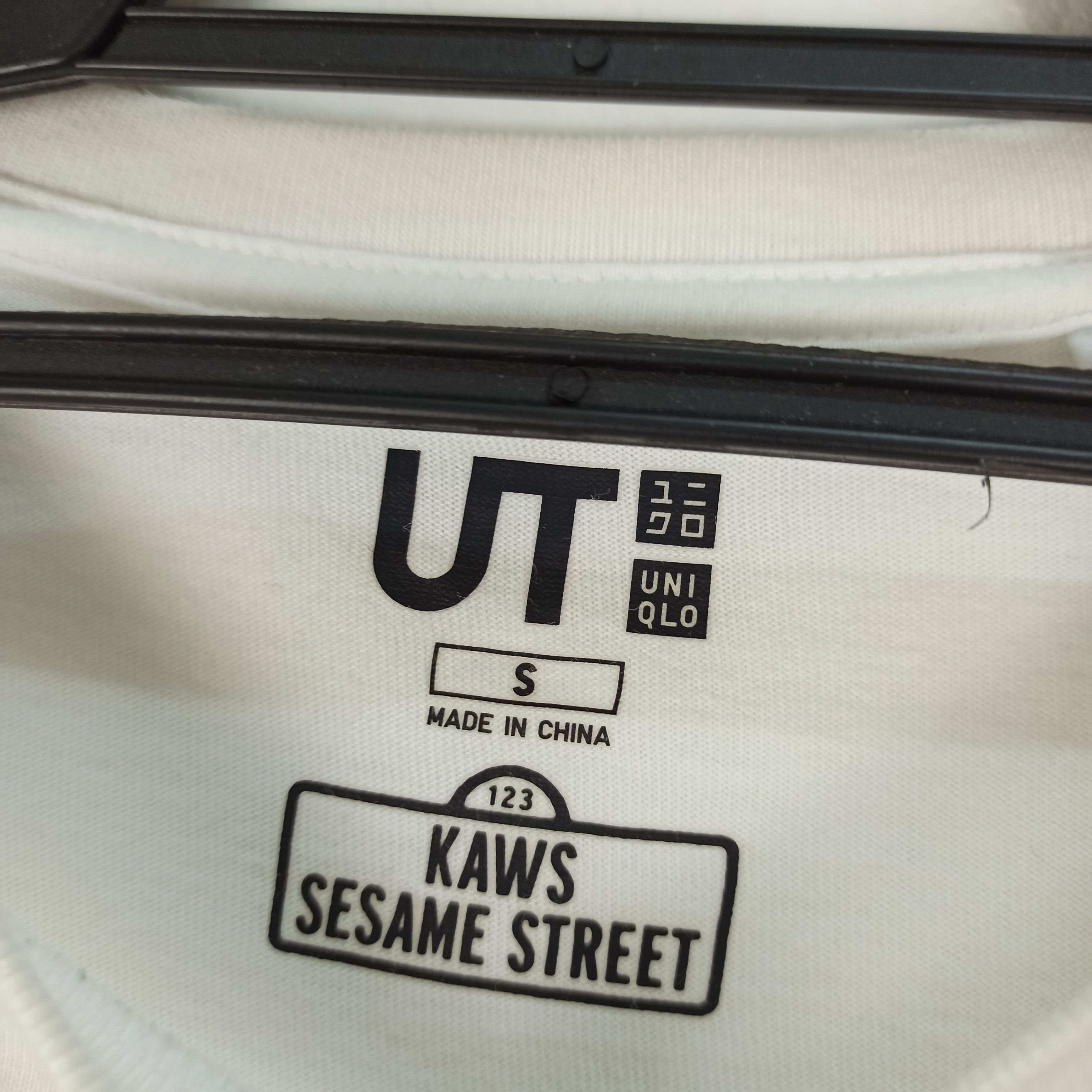 Cartoon Network Sesame Street X Kaws X Uniqlo Tshirt Size US S / EU 44-46 / 1 - 8 Thumbnail