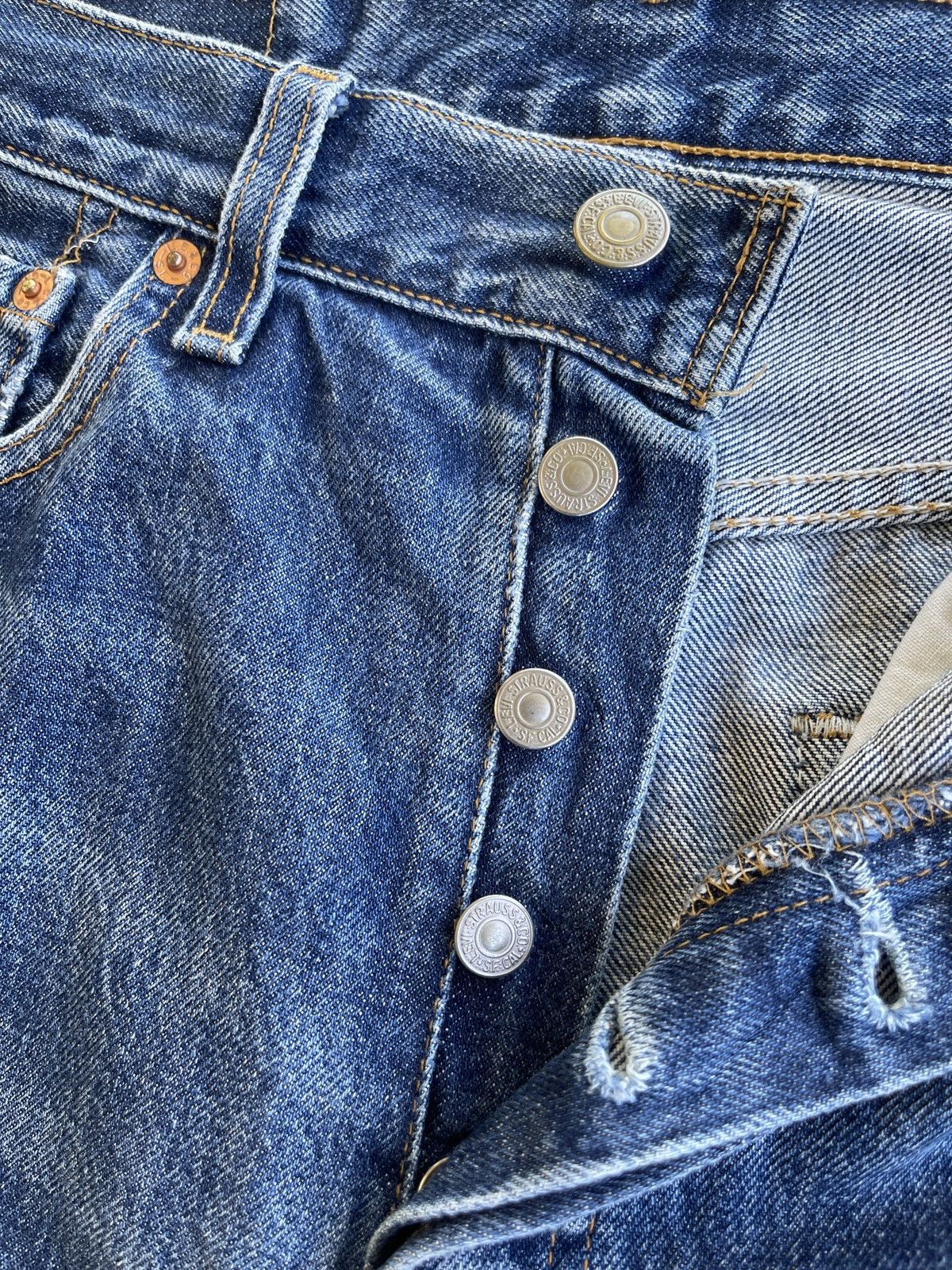 Levi's Vintage Clothing Vintage Levis Single R stamp 553 Distressed Denim Size US 31 - 17 Thumbnail
