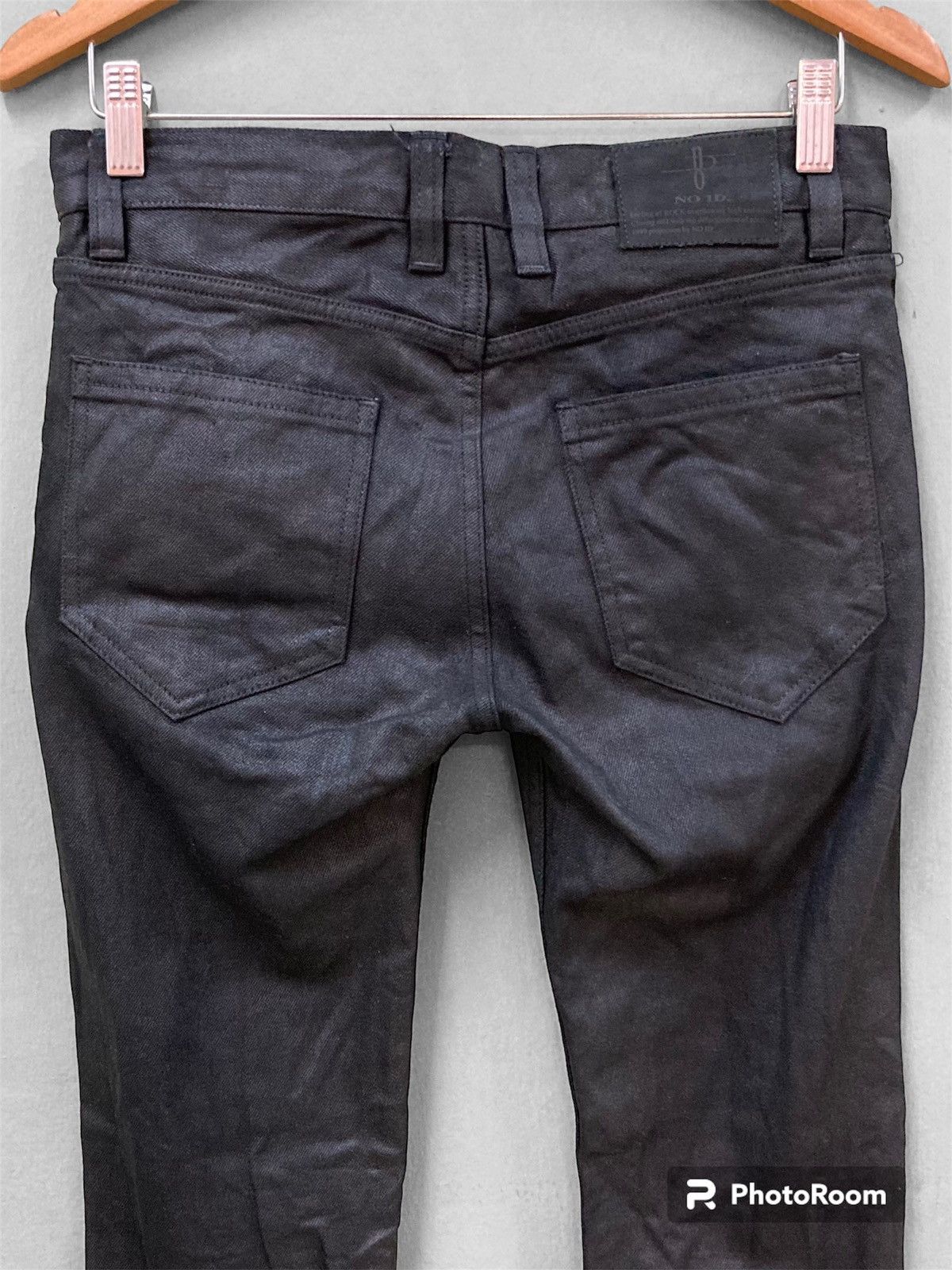 NO ID - SKINNY FIT LOW RISE WAXED JEANS