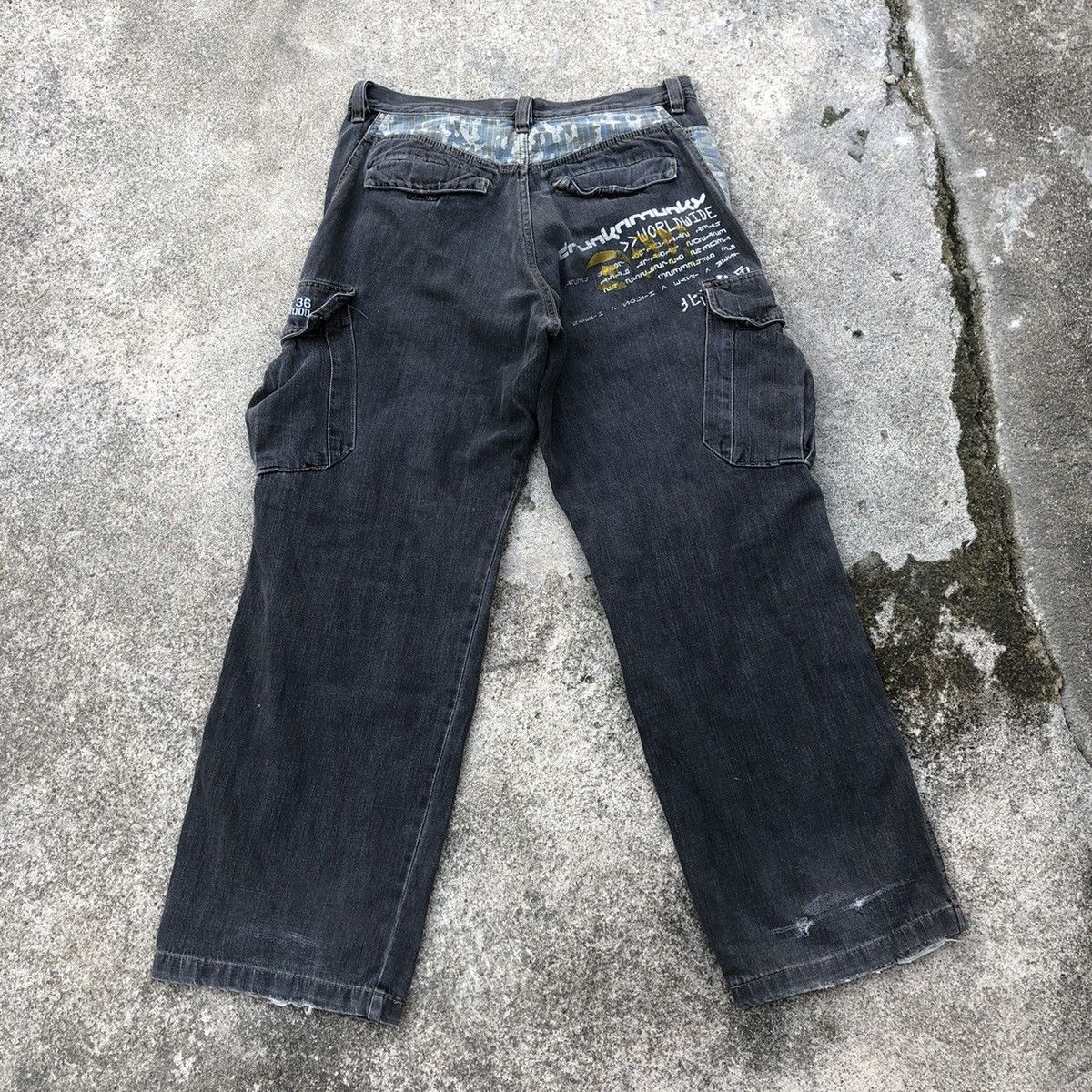 DrunknMunky × Japanese Brand 🔥Rare🔥Drunkn Munky Mural Distress Tactical Cargo Denim Pants Size US 34 / EU 50 - 4 Thumbnail