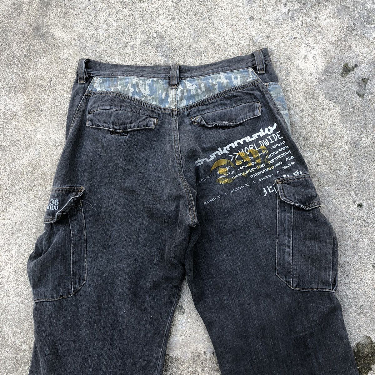 DrunknMunky × Japanese Brand 🔥Rare🔥Drunkn Munky Mural Distress Tactical Cargo Denim Pants Size US 34 / EU 50 - 5 Thumbnail
