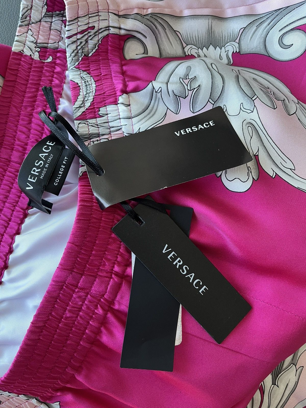 Versace Rare Super Runway Brand New Pure Silk Runway Medusa Shorts Size US 34 / EU 50 - 4 Thumbnail